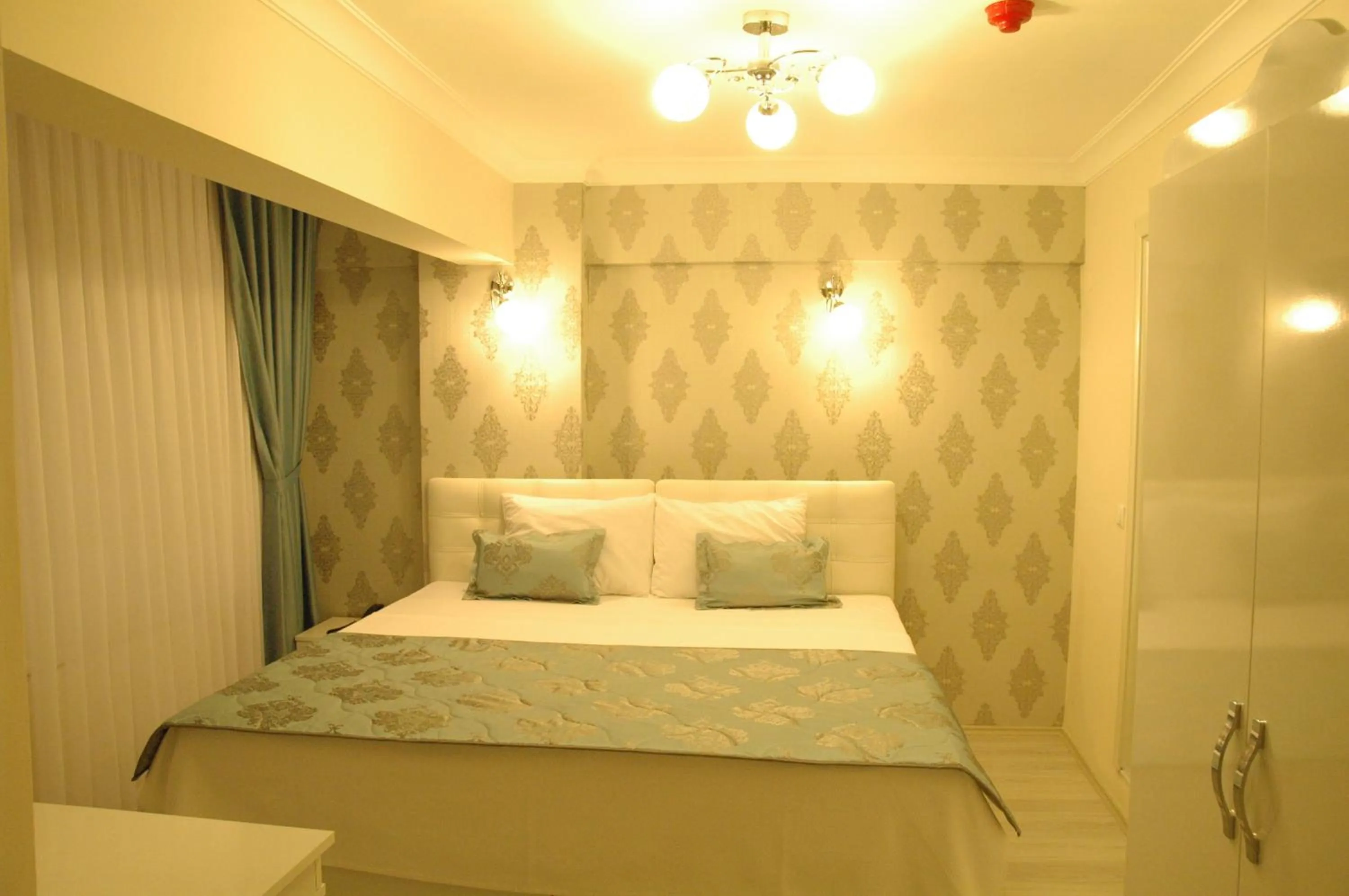 Photo of the whole room, Bed in Hotel Iscen