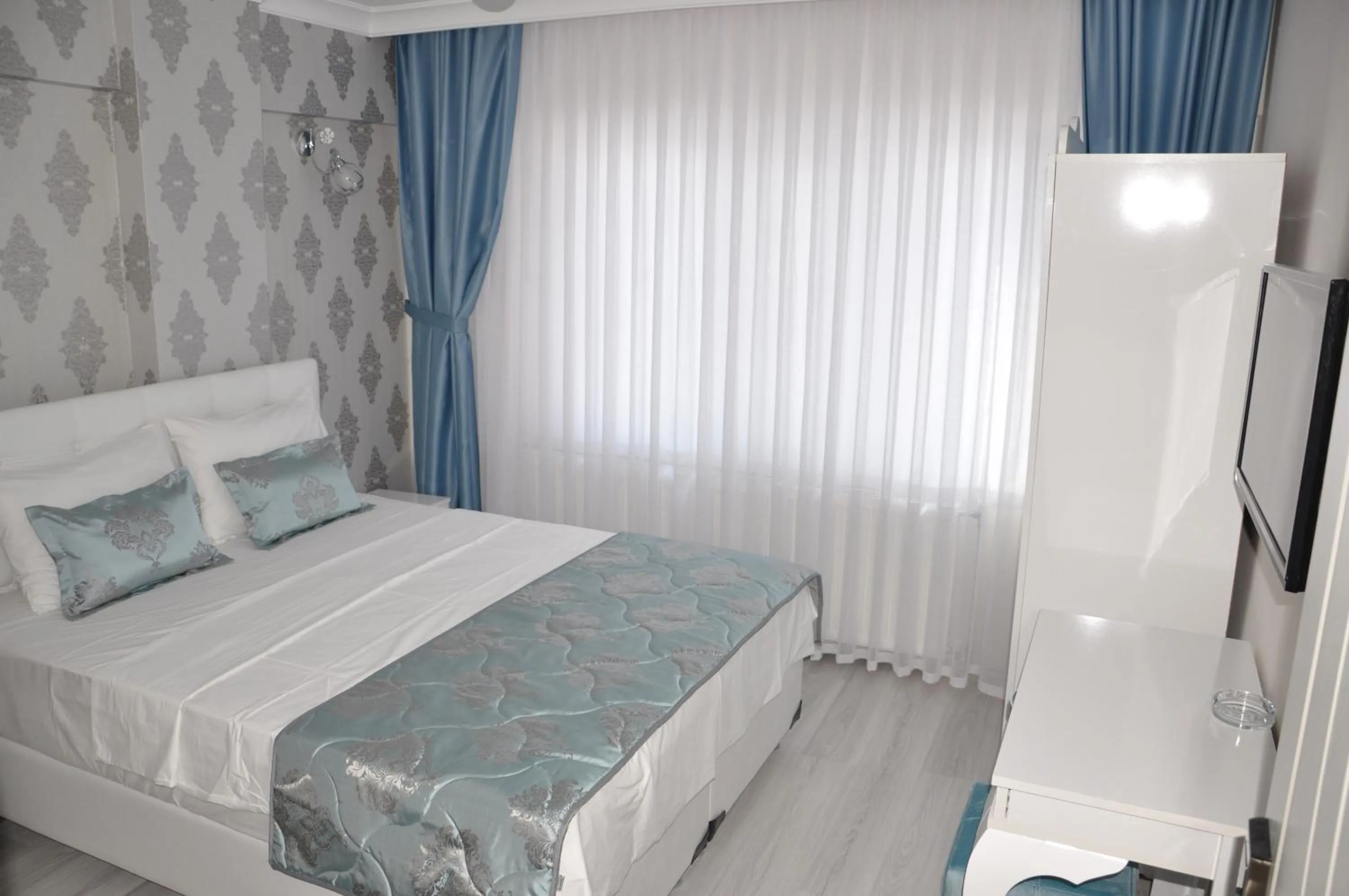 Photo of the whole room, Bed in Hotel Iscen