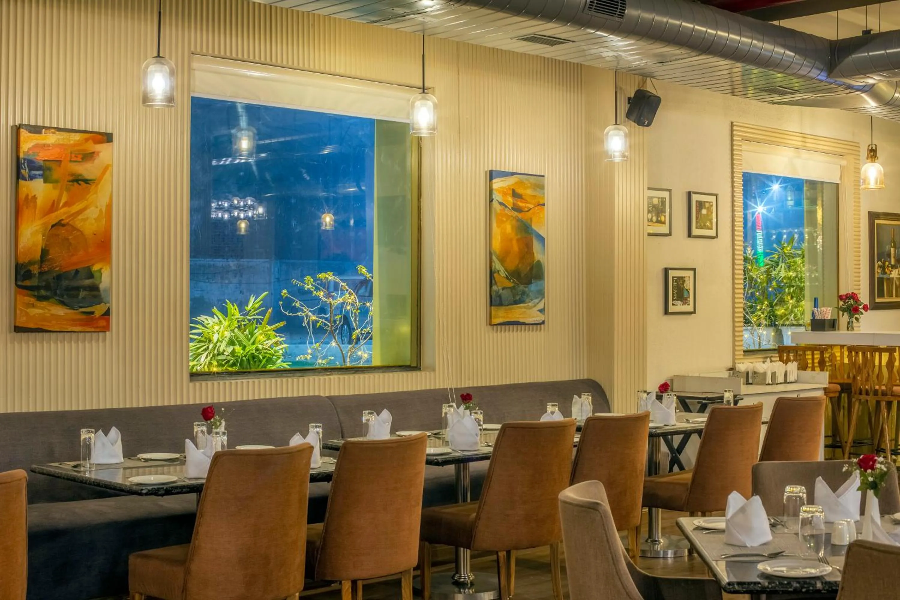 Restaurant/places to eat in Hotel Luxe Opera NH8 - 7km from IGI Airport Delhi