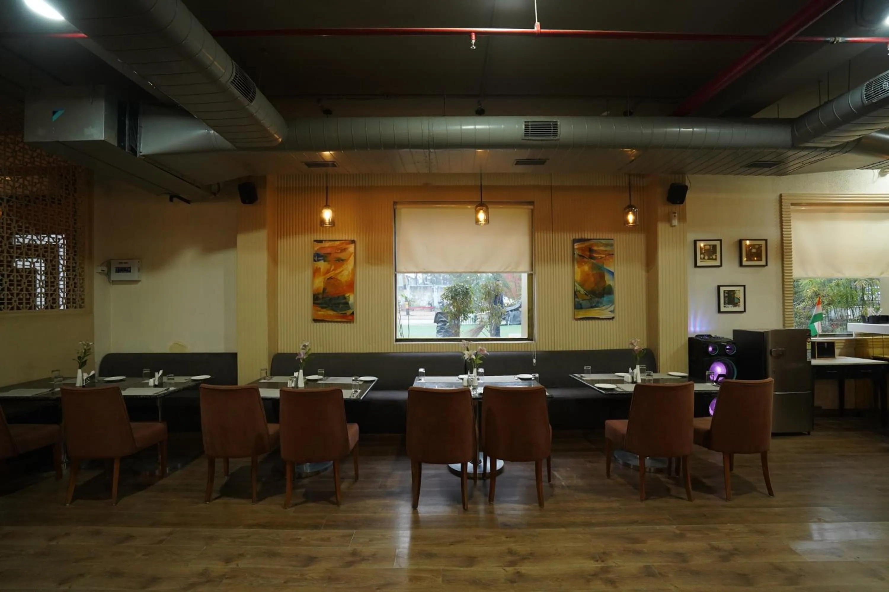Restaurant/places to eat in Hotel Luxe Opera NH8 - 7km from IGI Airport Delhi