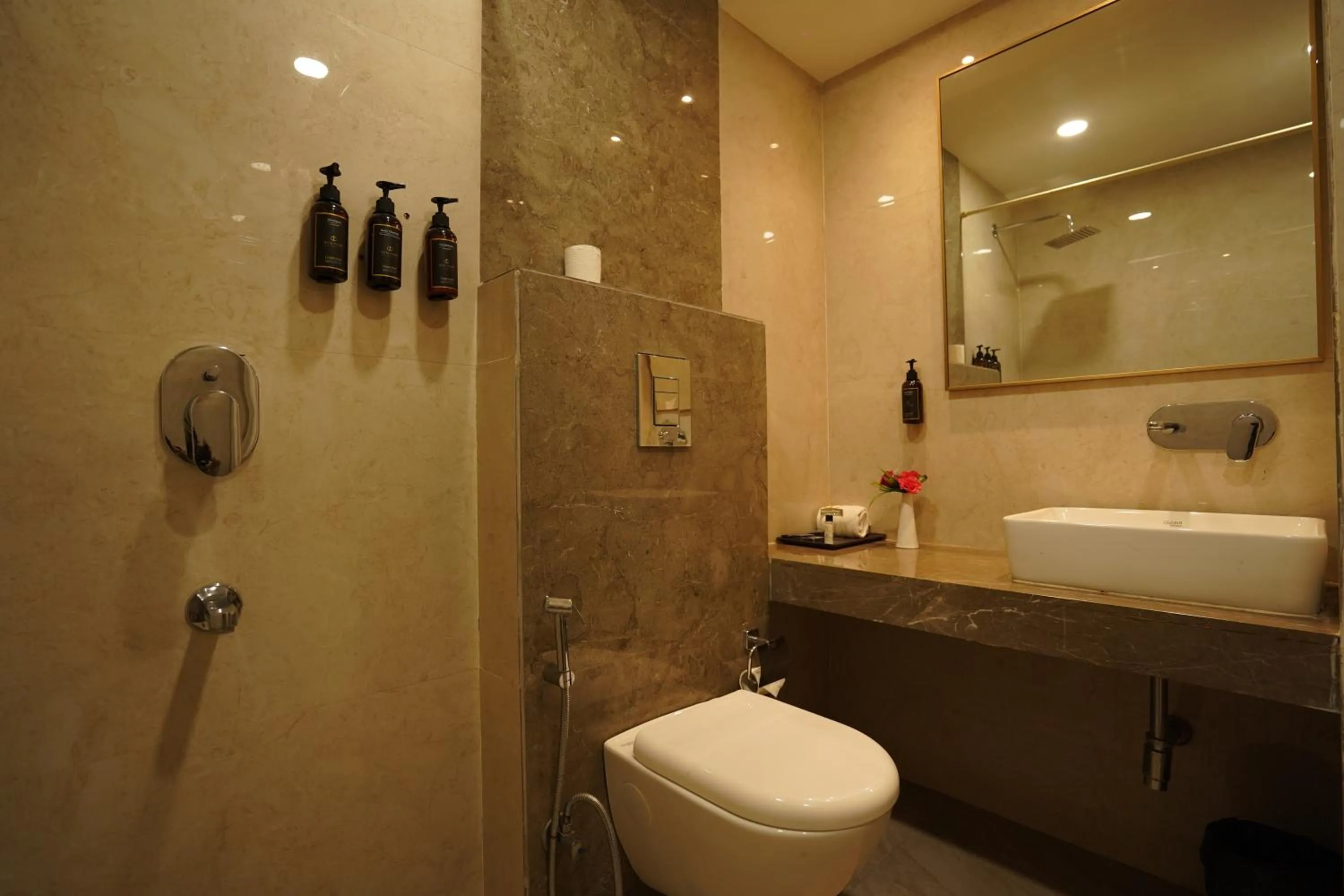 Bathroom in Hotel Luxe Opera NH8 - 7km from IGI Airport Delhi