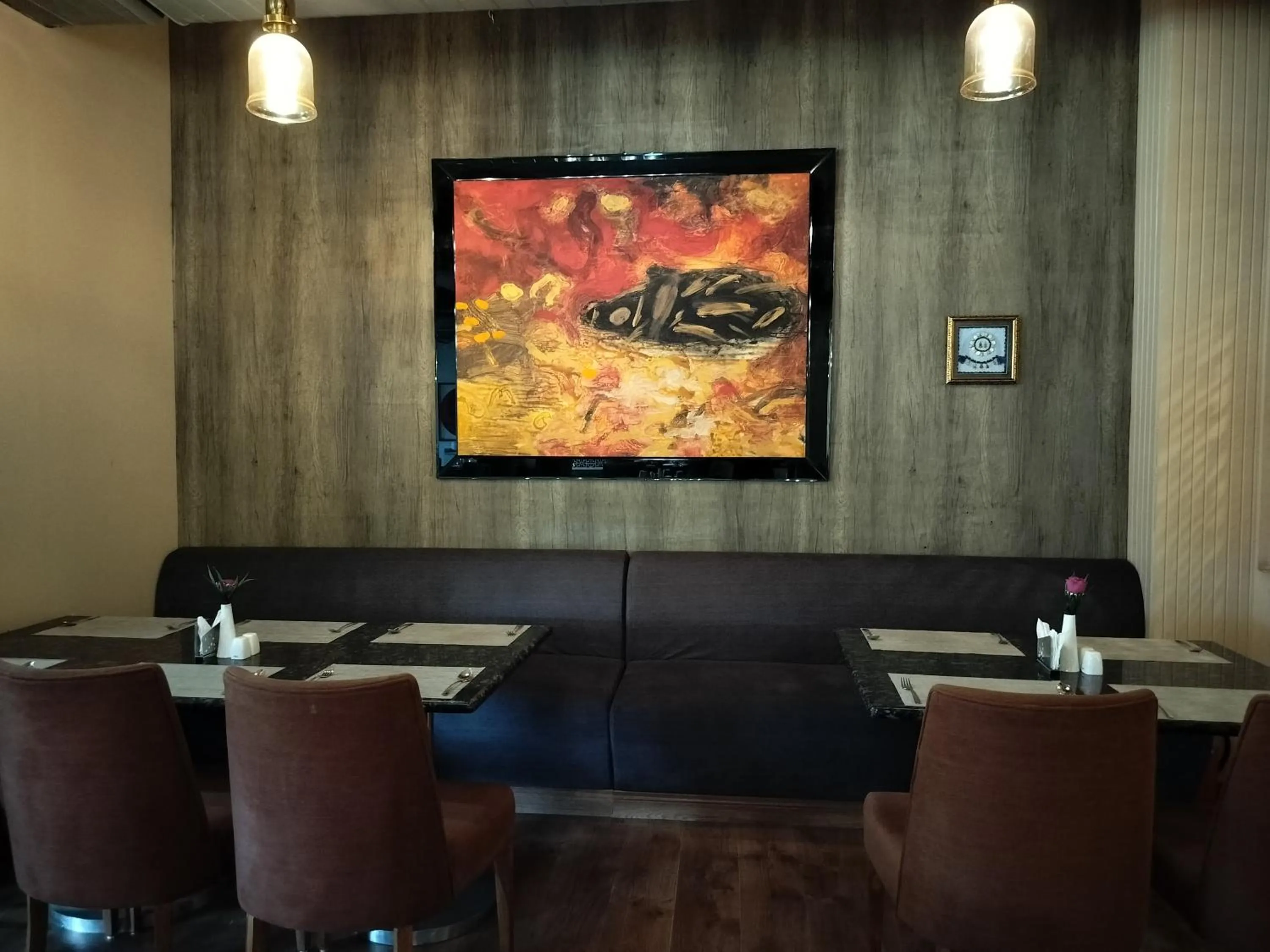 Restaurant/places to eat in Hotel Luxe Opera NH8 - 7km from IGI Airport Delhi