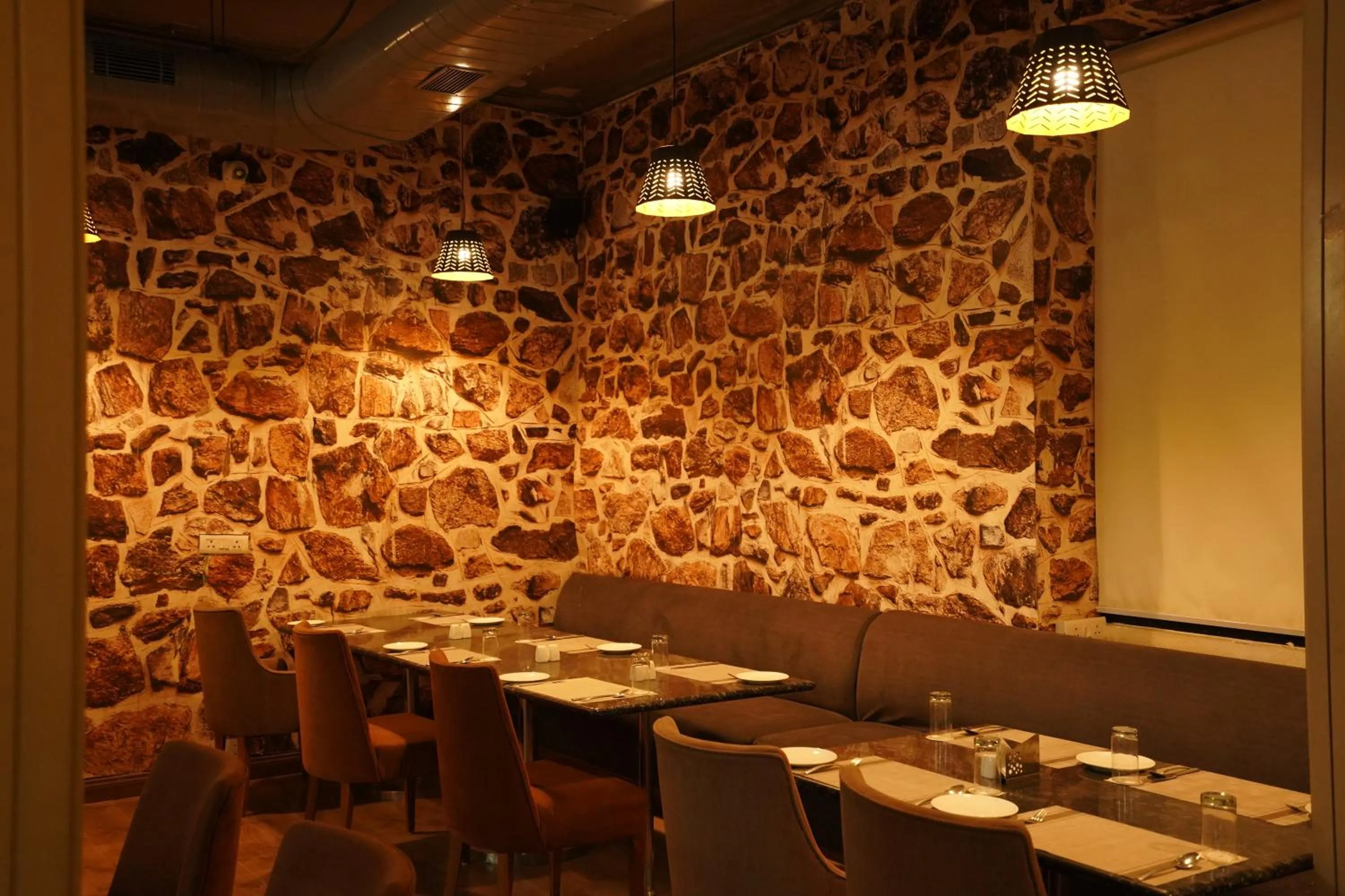 Restaurant/places to eat in Hotel Luxe Opera NH8 - 7km from IGI Airport Delhi