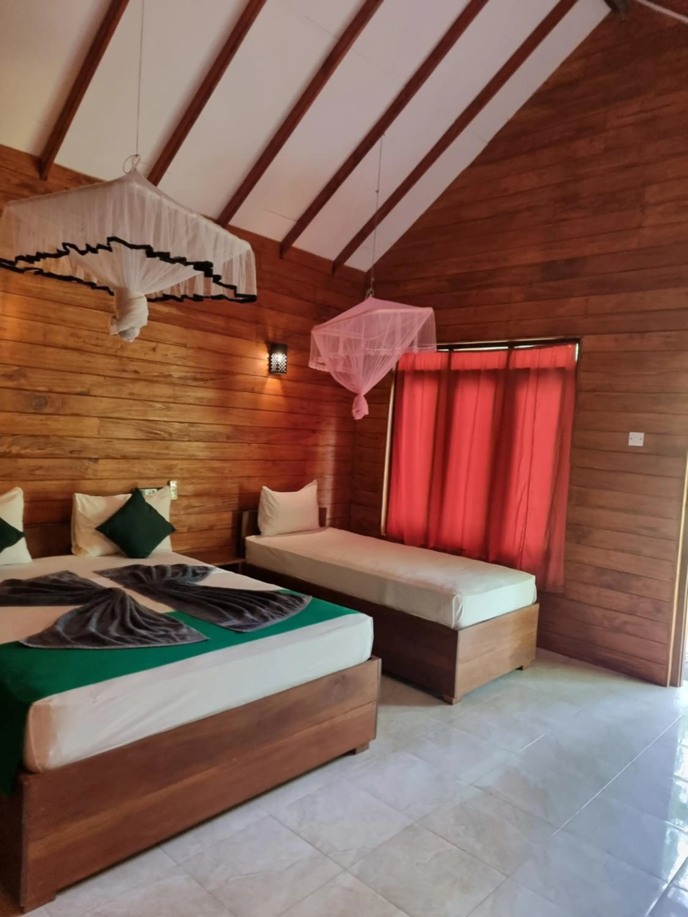 Photo of the whole room, Bed in Liyon Rest sigiriya