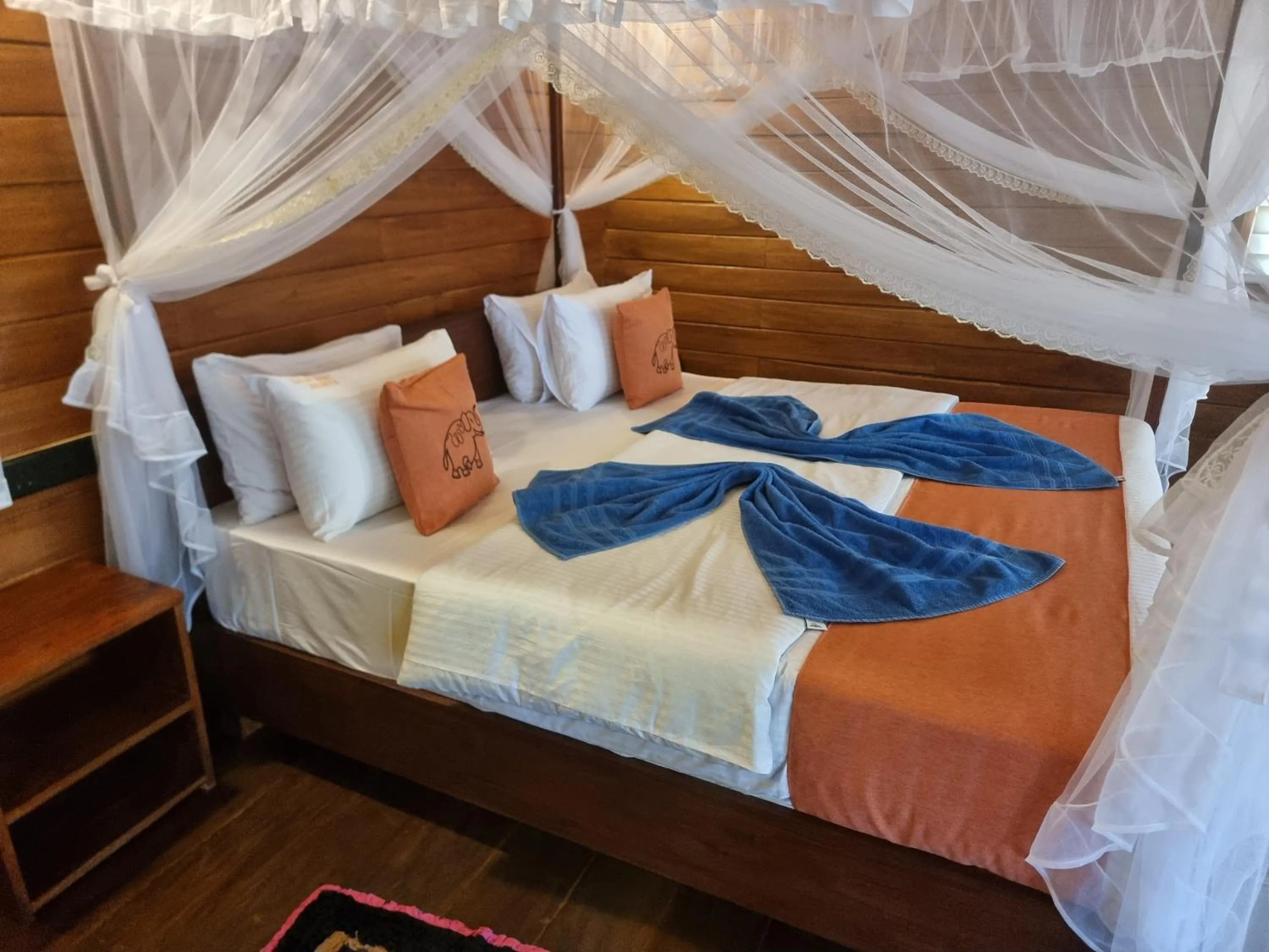 Bathroom, Bed in Liyon Rest sigiriya