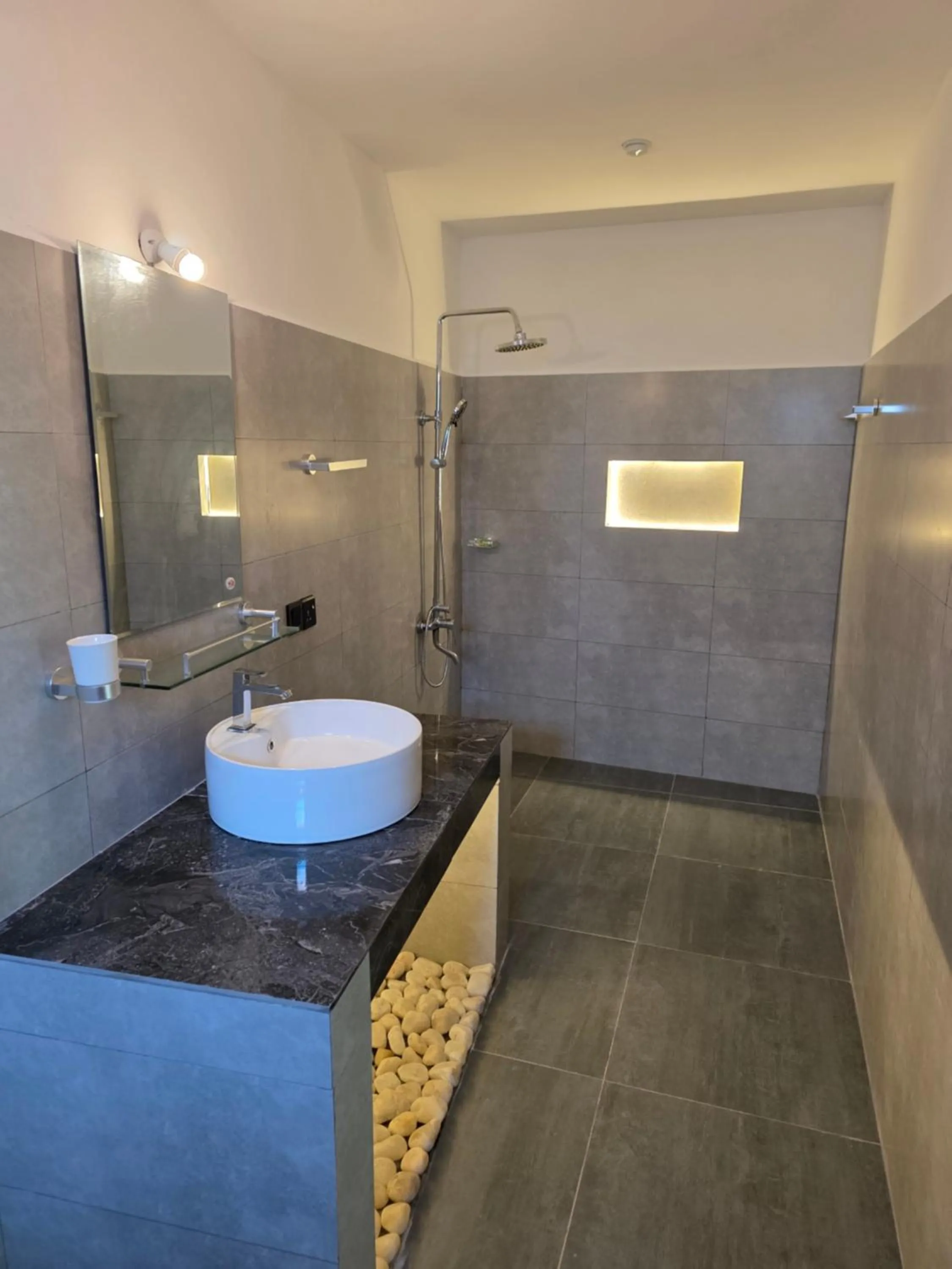 Shower in Liyon Rest sigiriya