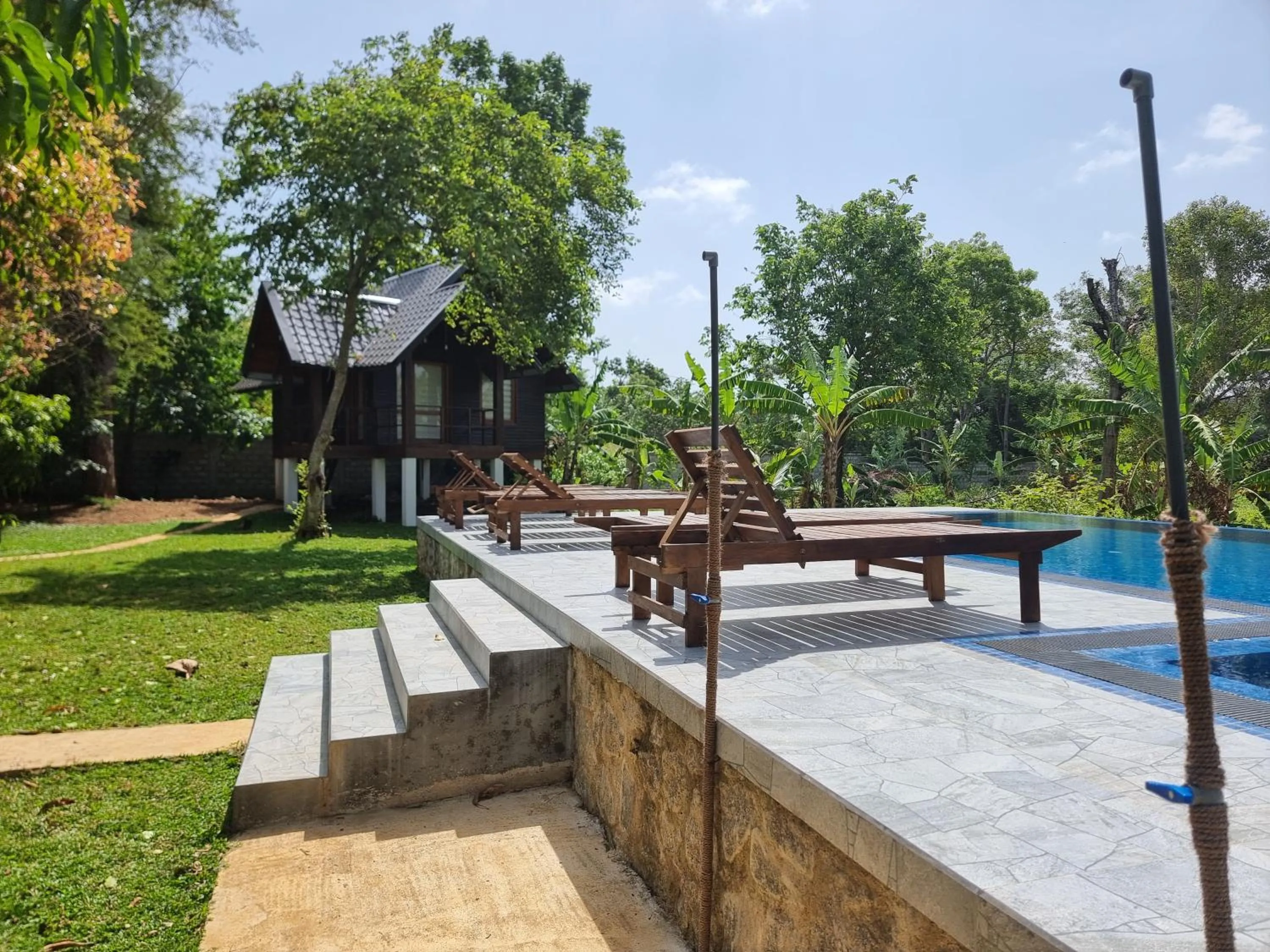 Swimming pool in Liyon Rest sigiriya