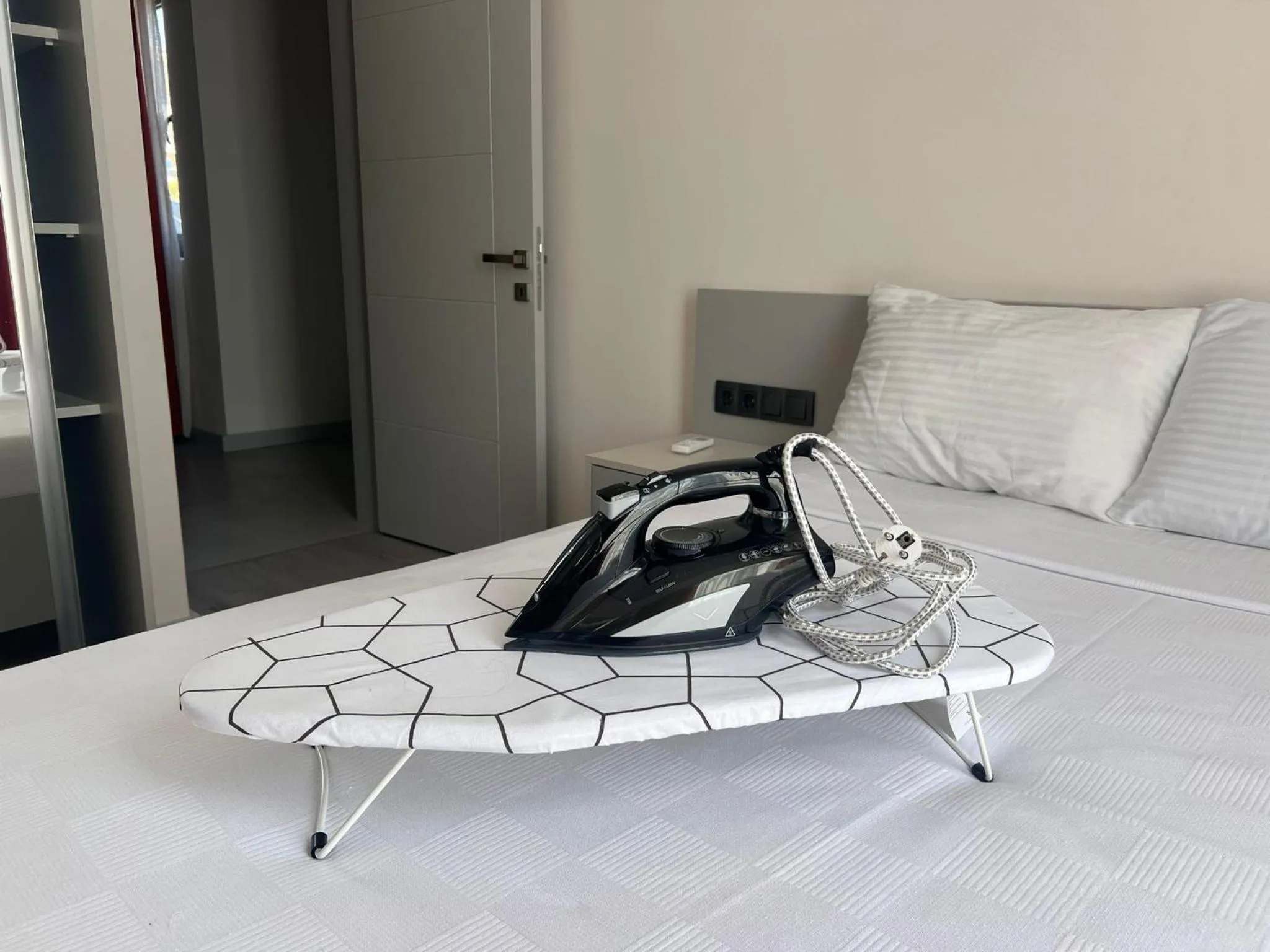 flat iron, Bed in Ulu Panorama Residence