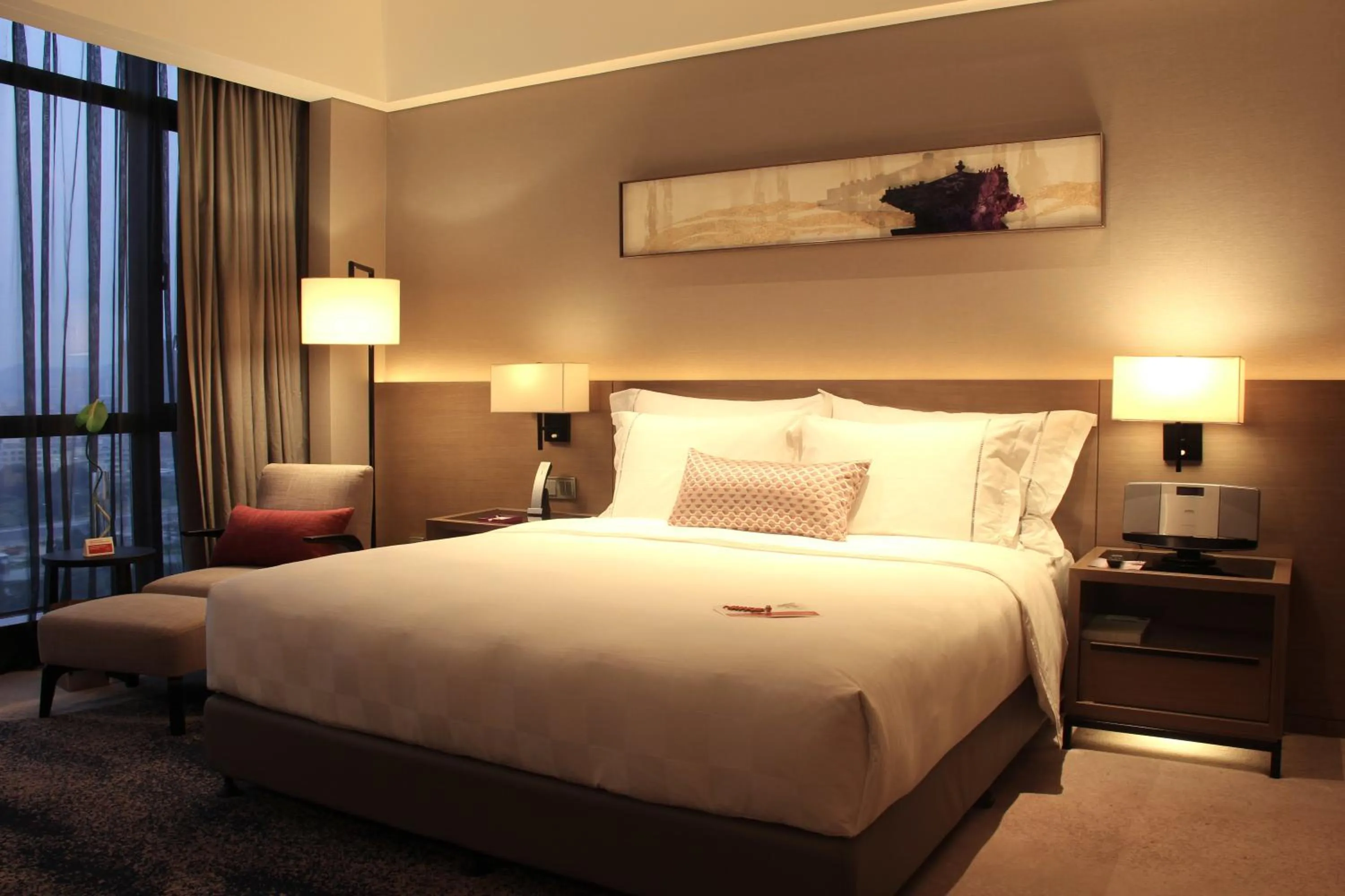 Photo of the whole room, Bed in Wyndham JinJiang Hotel