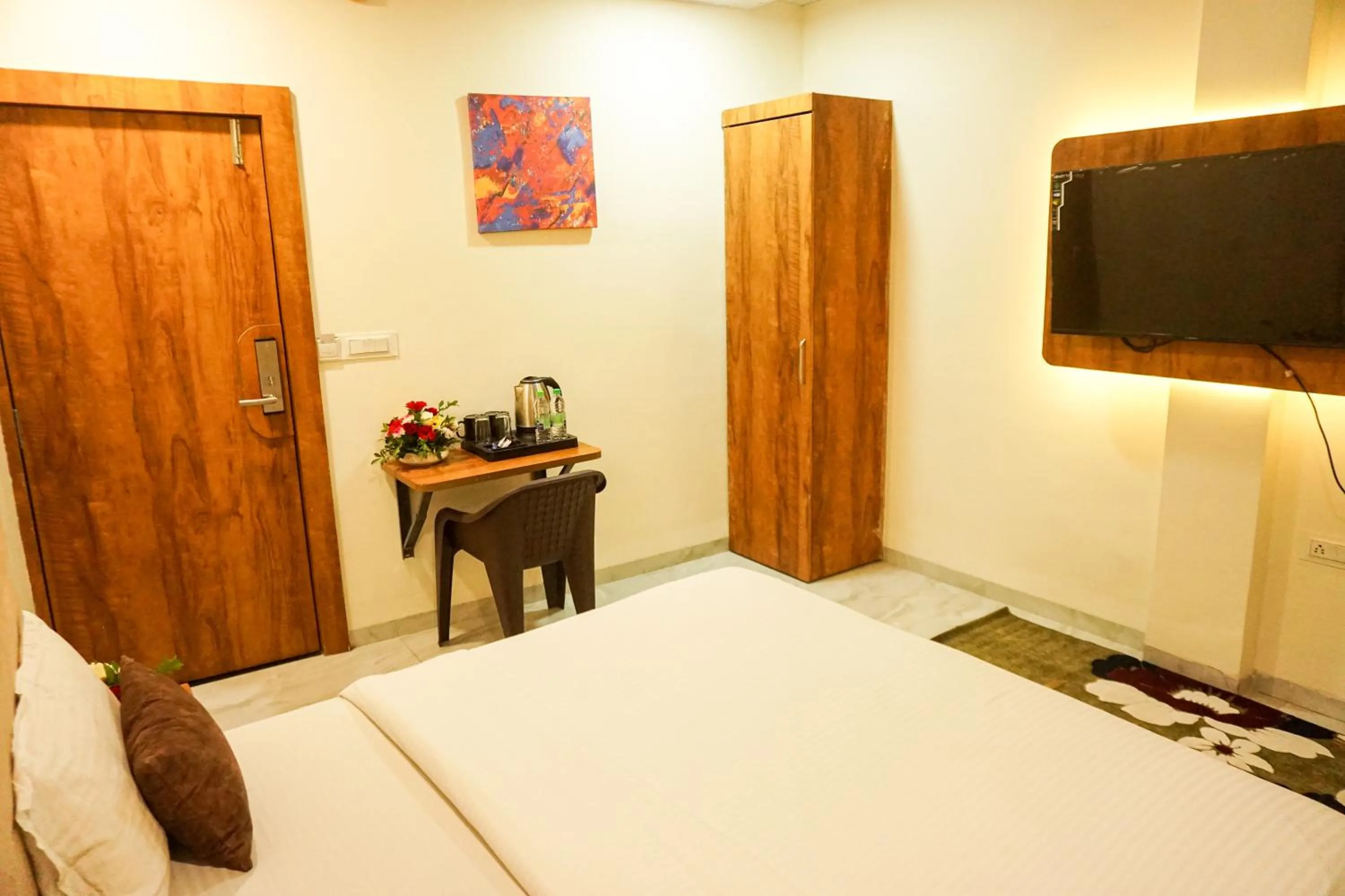 View (from property/room), Bed in The Havelock Hotel, Vijay Nagar