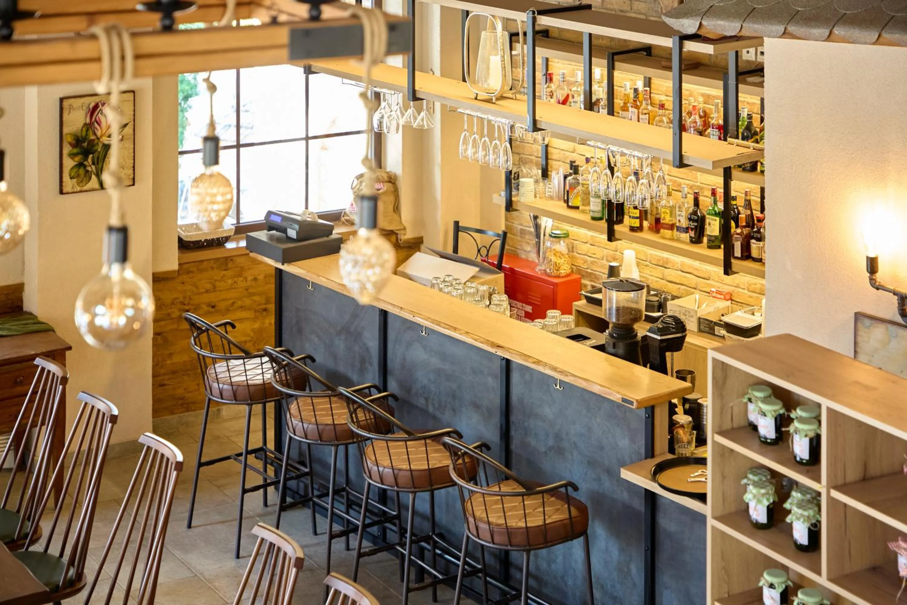 Restaurant/places to eat in Omalia Village