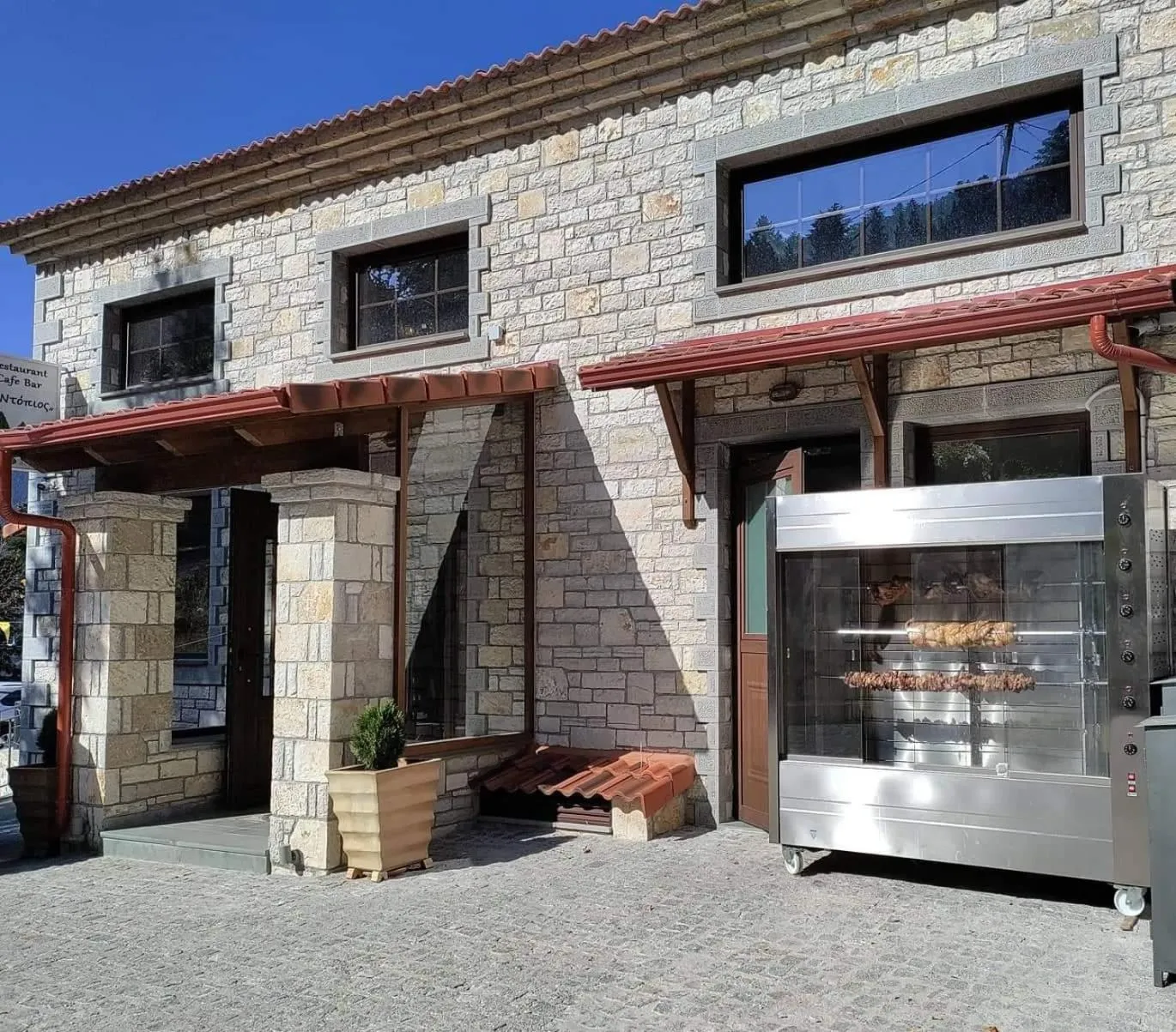 Restaurant/places to eat in Omalia Village