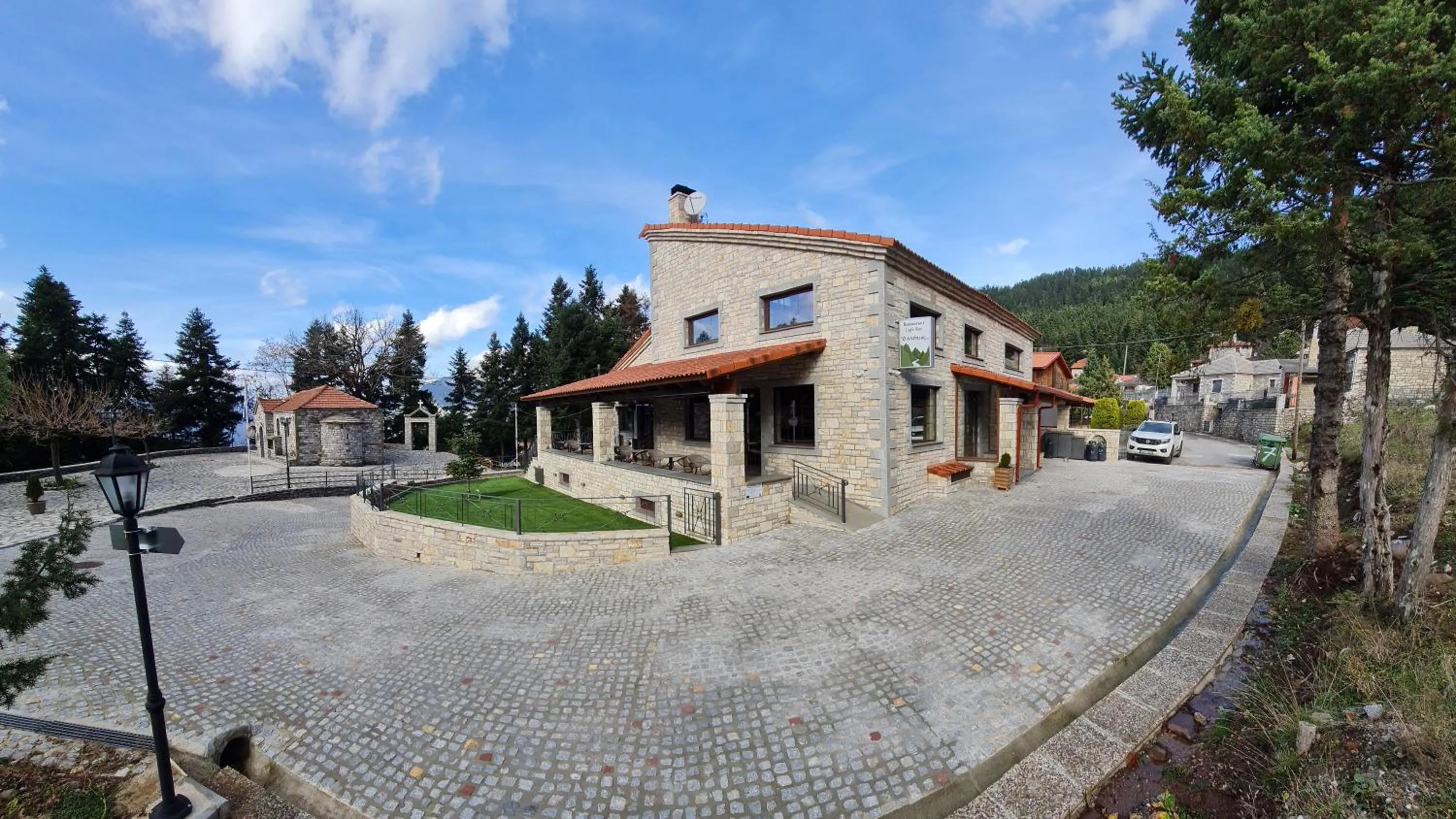Restaurant/places to eat in Omalia Village