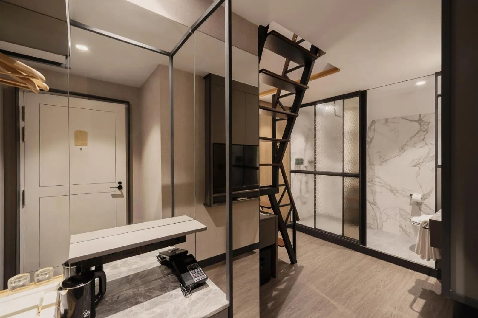 Claude Hotel
