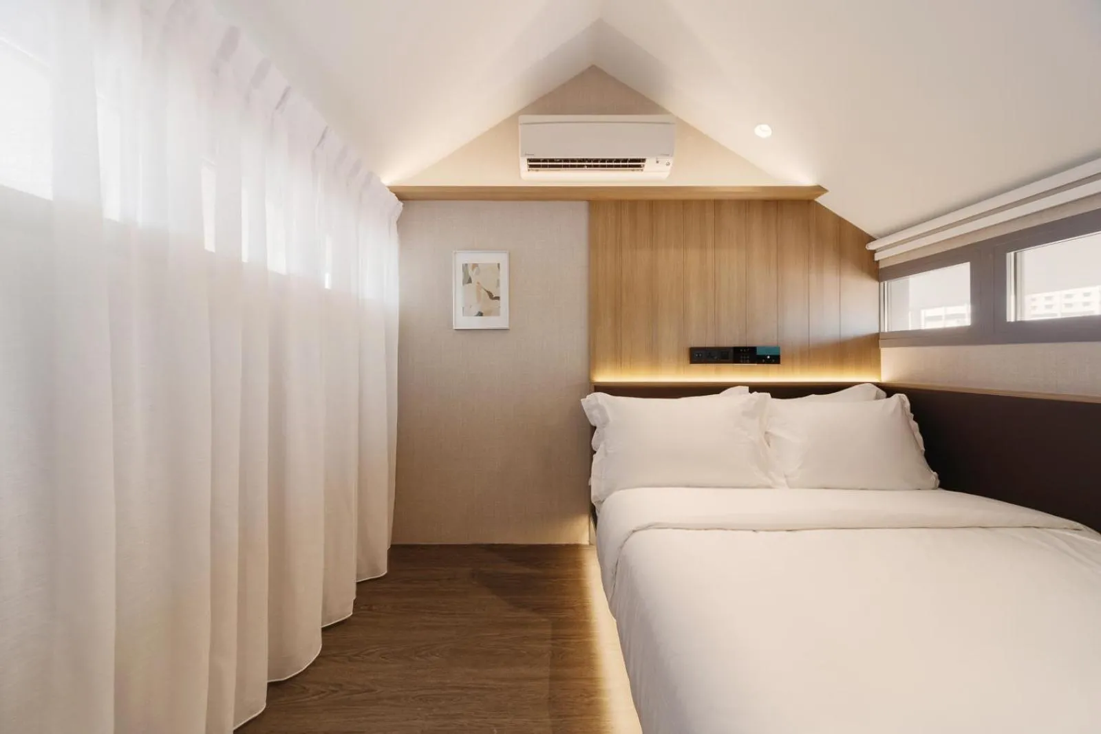 Bed in Claude Hotel