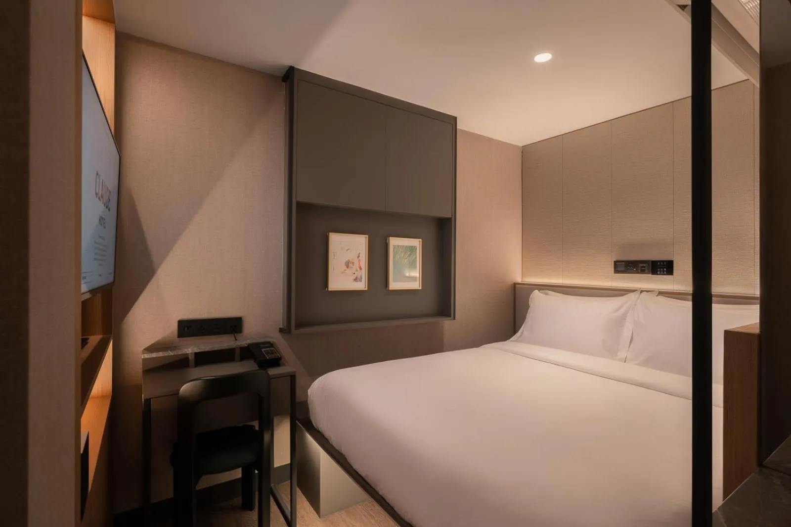 Bed in Claude Hotel