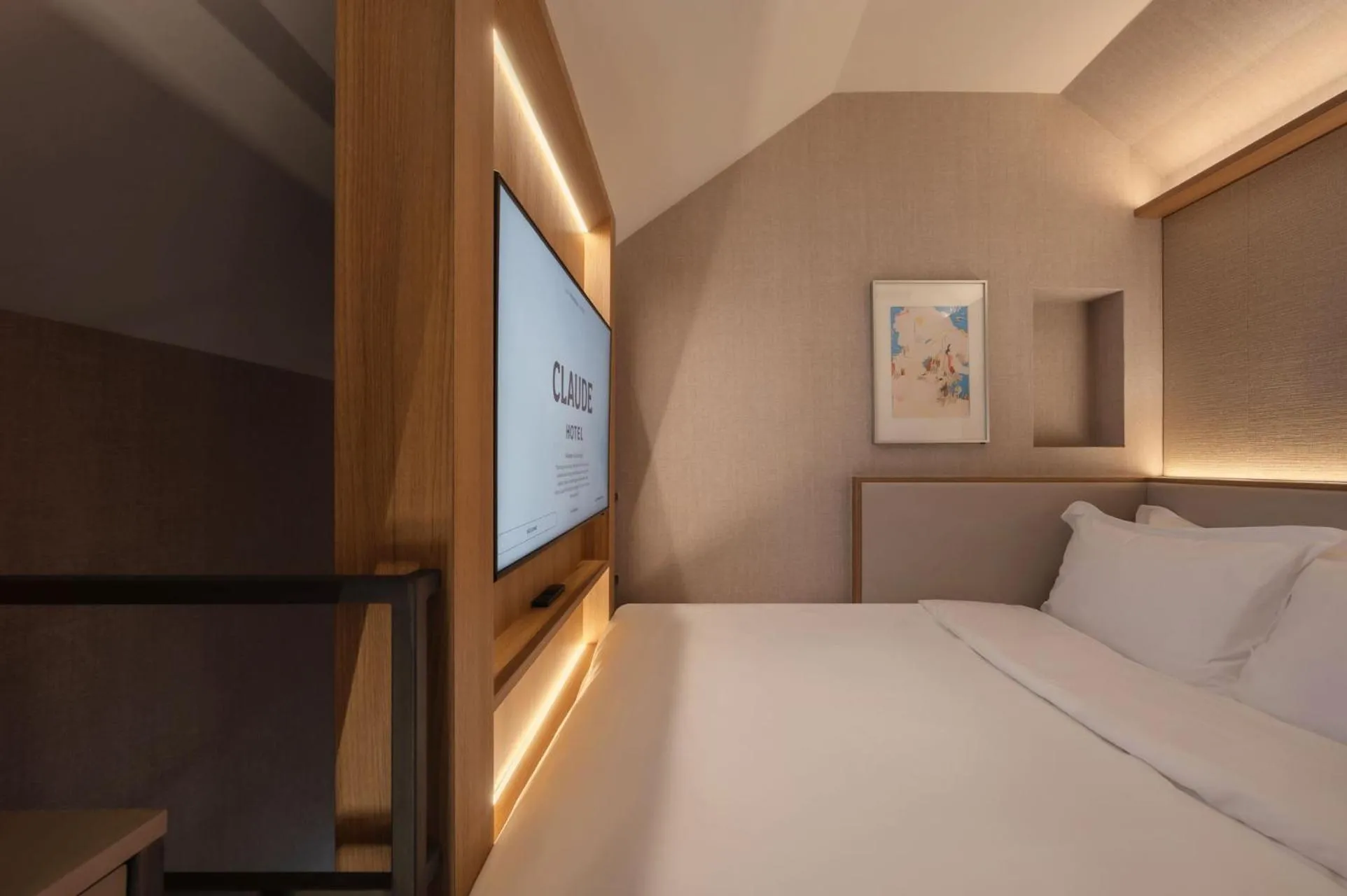 Bed in Claude Hotel
