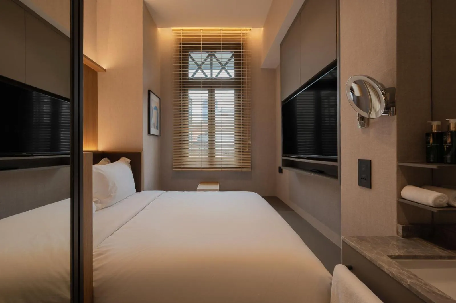 Bed in Claude Hotel