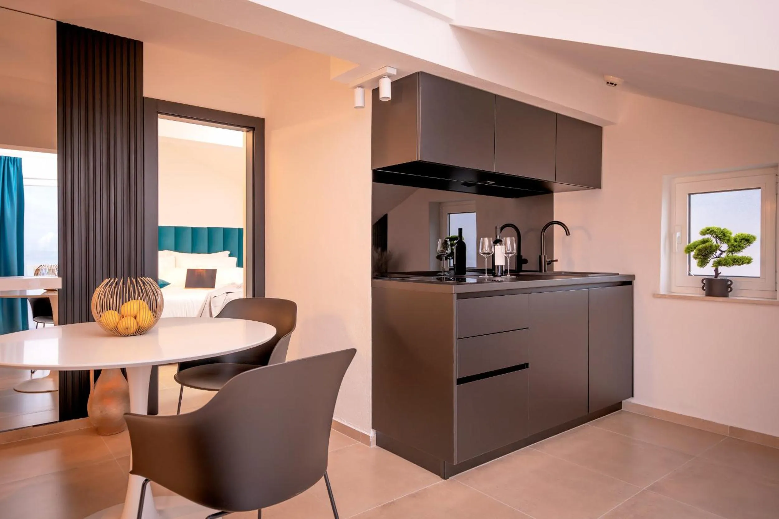 One-Bedroom Apartment with Sea View and Balcony in Hotel SOL