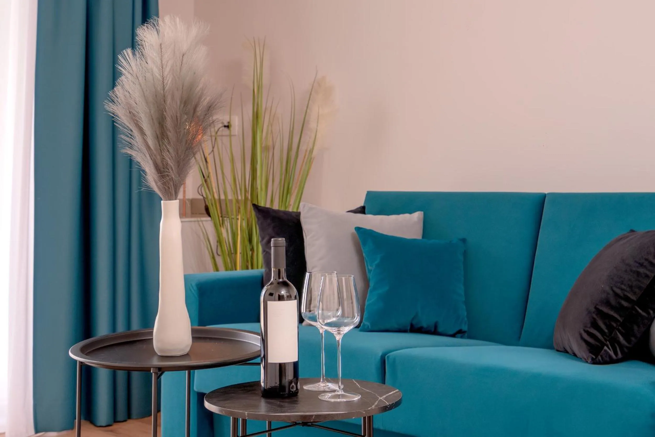 One-Bedroom Apartment with Sea View and Balcony in Hotel SOL