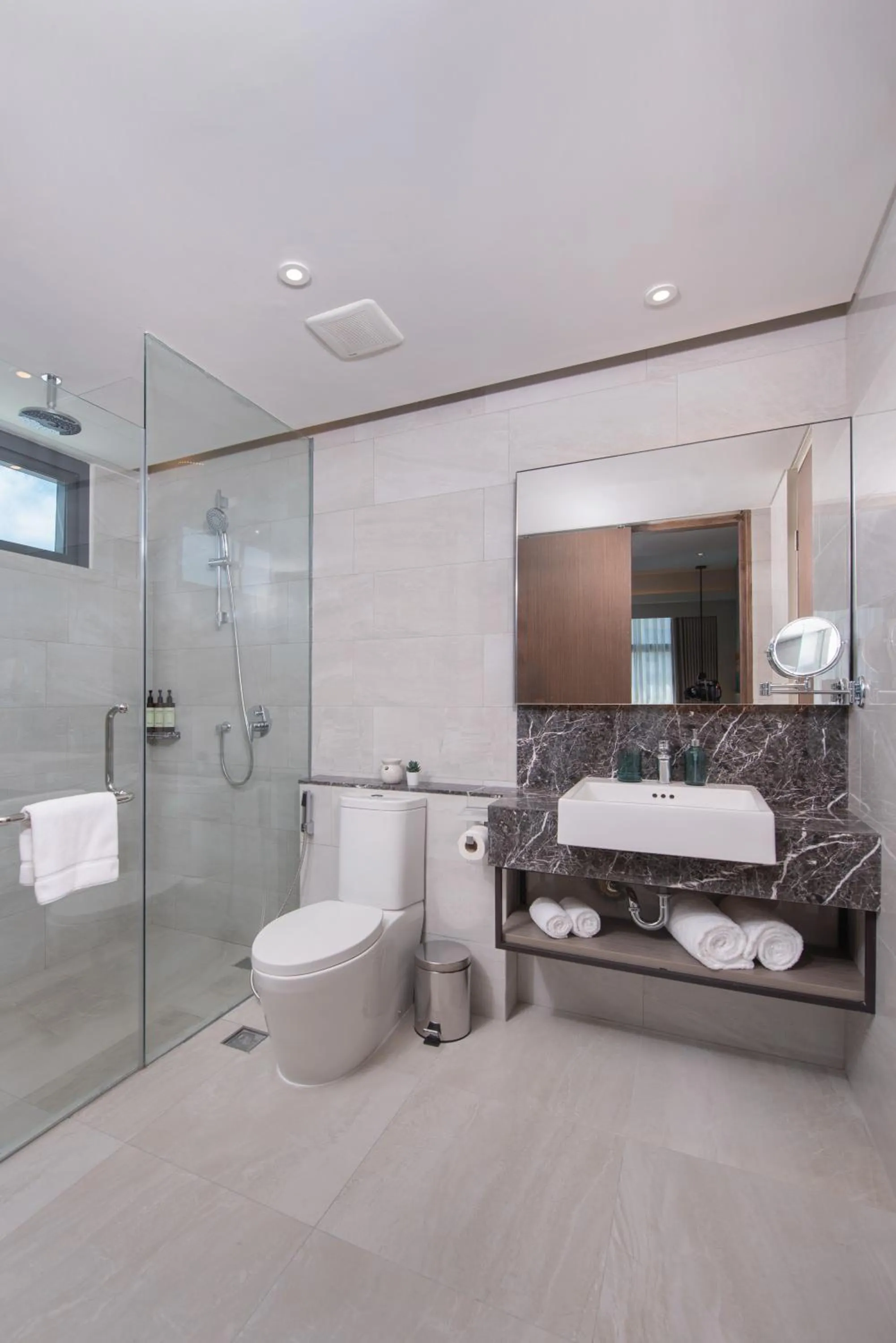 Toilet in Citadines Bacolod City