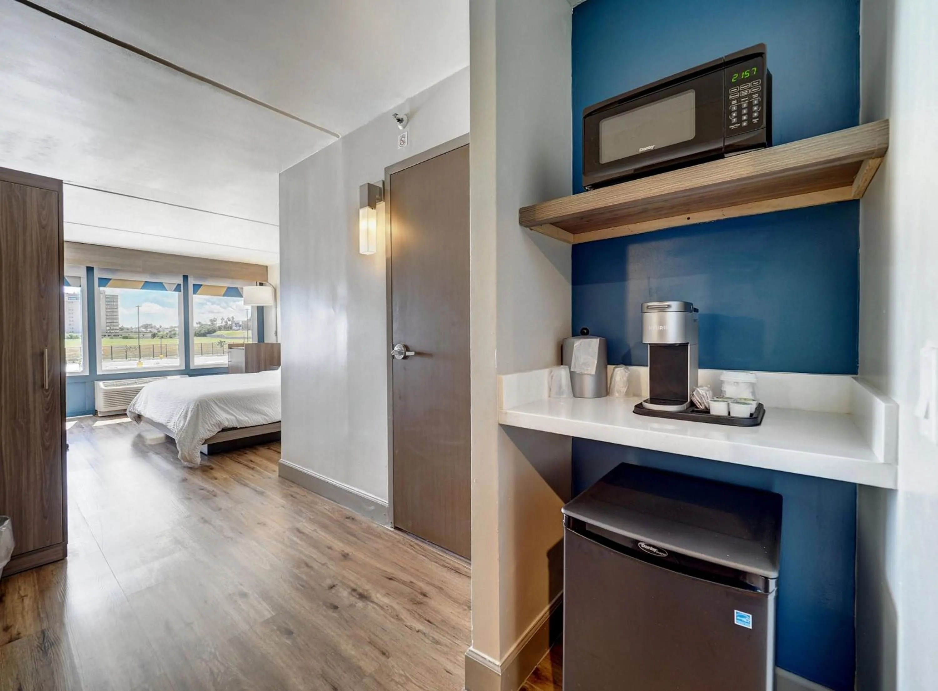 Photo of the whole room, Bed in Holiday Inn Express Corpus Christi - Beachfront by IHG