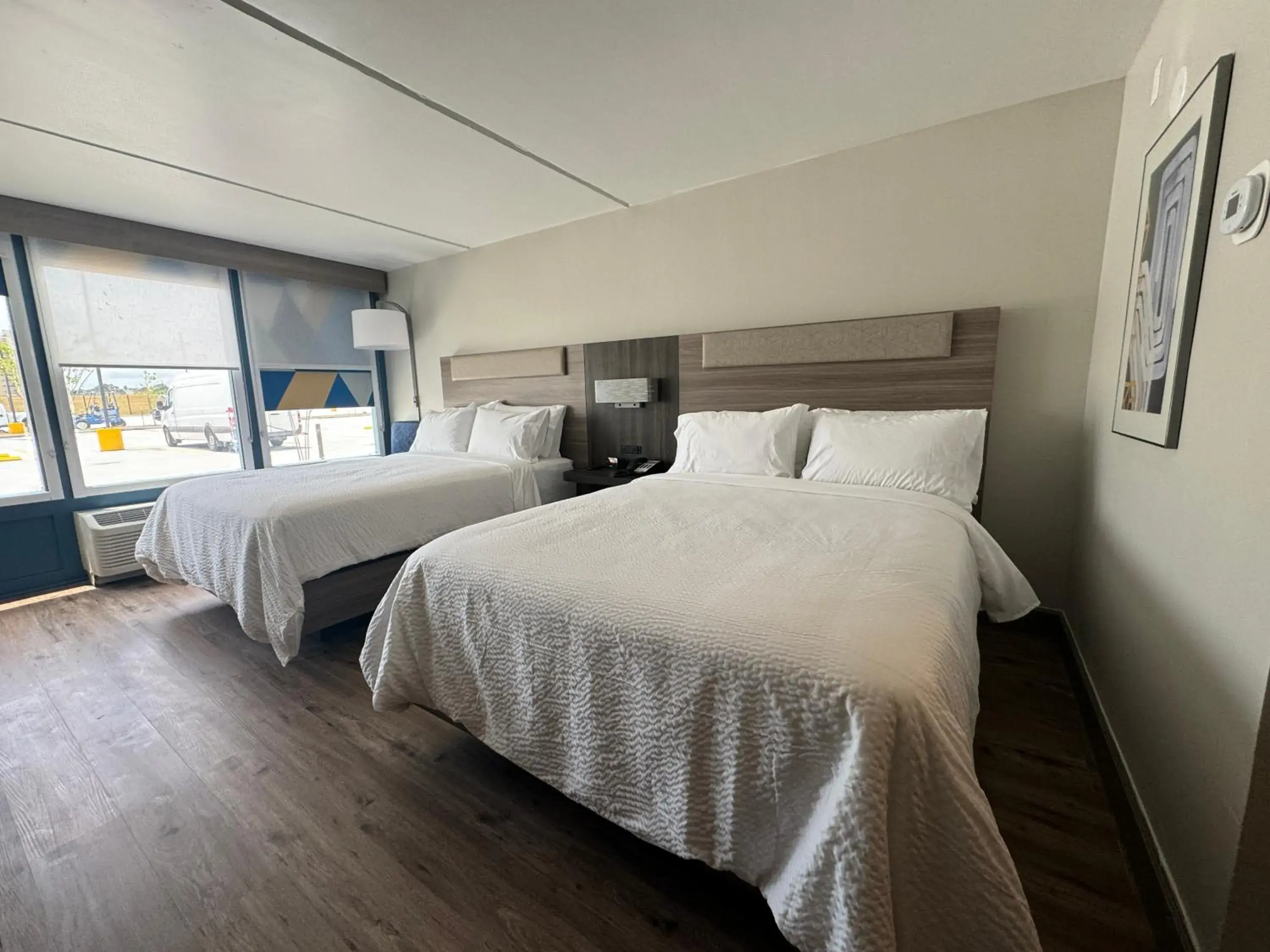 Bedroom, Bed in Holiday Inn Express Corpus Christi - Beachfront by IHG Bedroom, Bed in Holiday Inn Express Corpus Christi - Beachfront by IHG