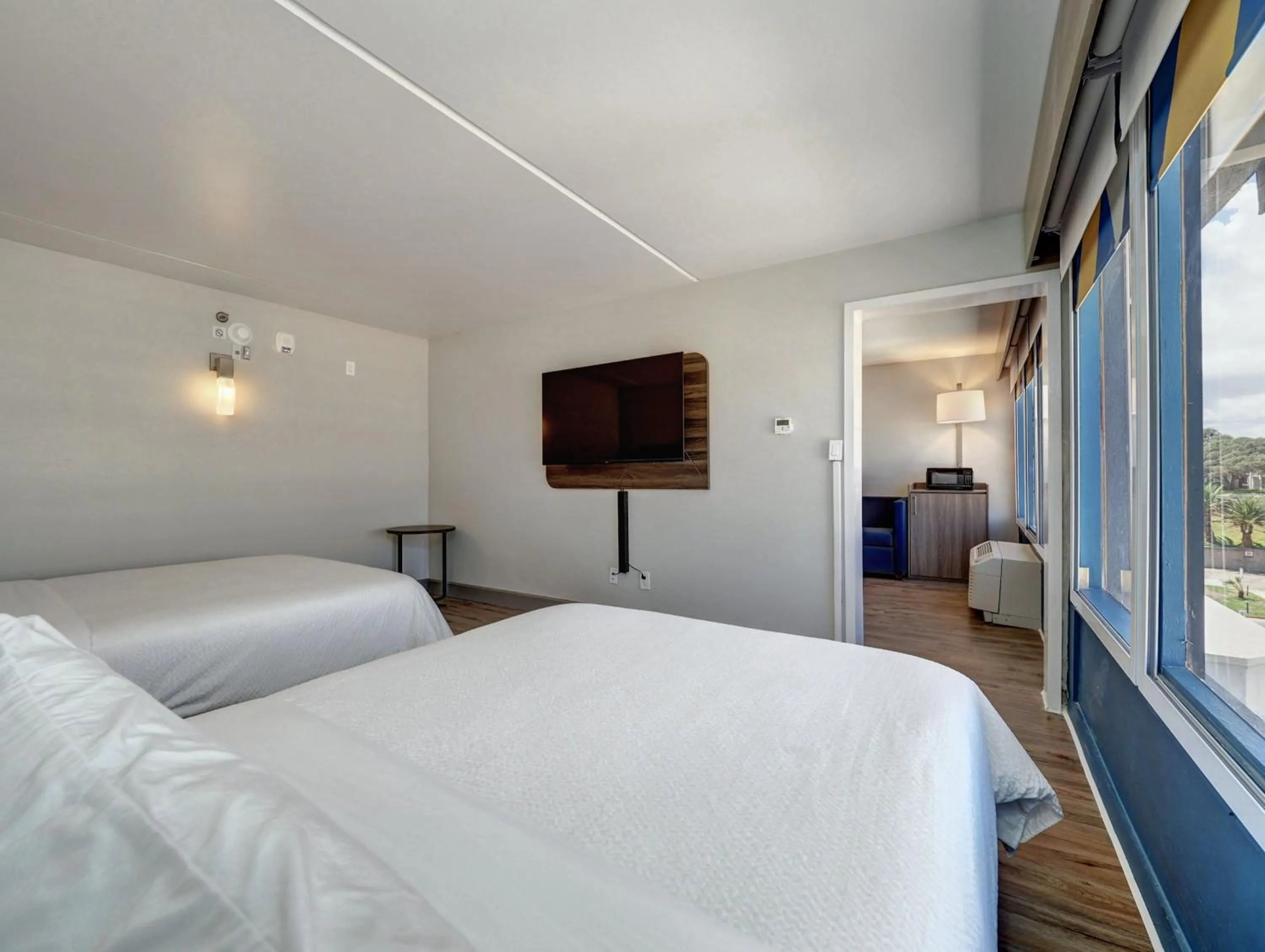 Photo of the whole room, Bed in Holiday Inn Express Corpus Christi - Beachfront by IHG