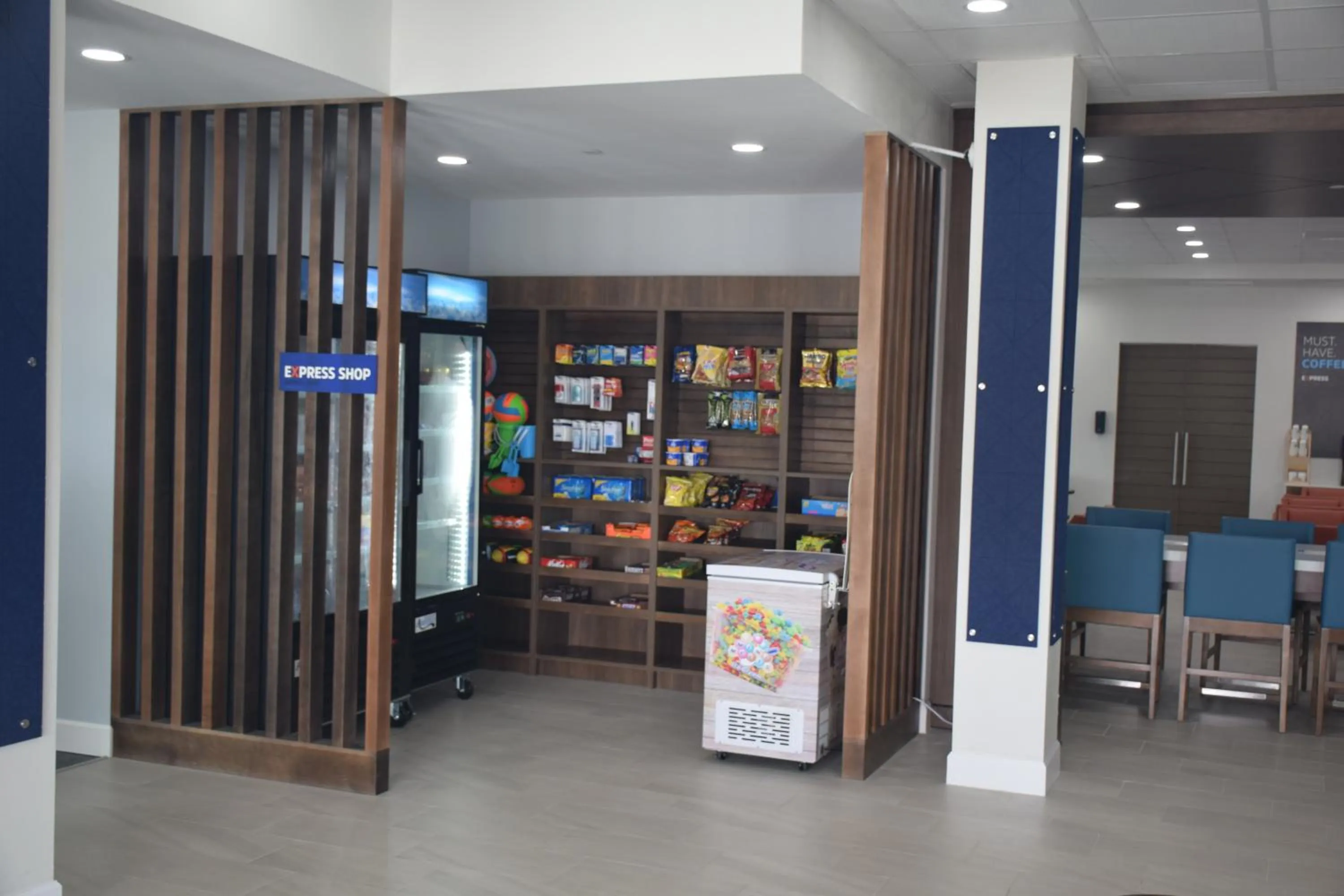 Supermarket/grocery shop in Holiday Inn Express Corpus Christi - Beachfront by IHG