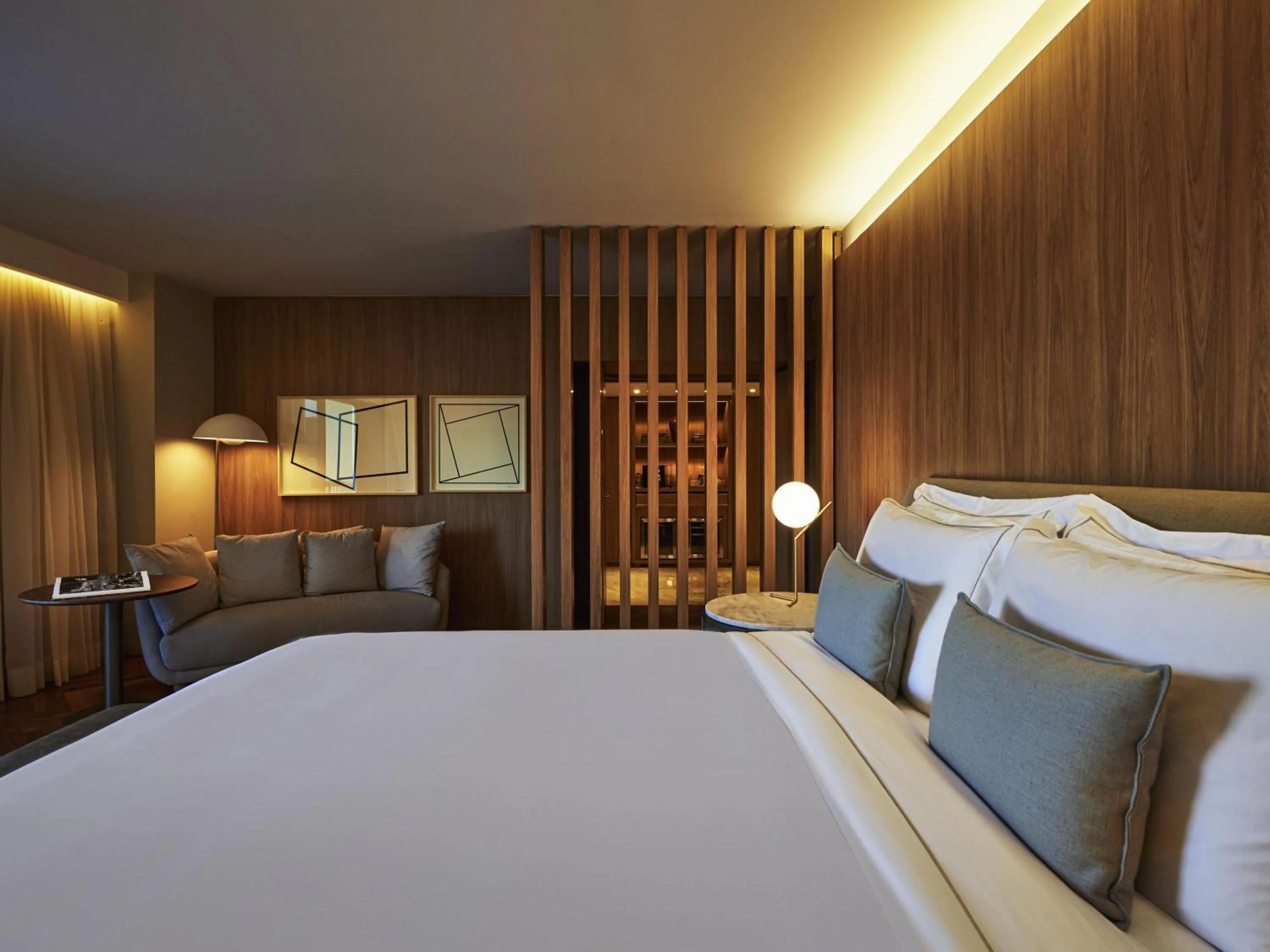 Bedroom, Bed in Fairmont Rio de Janeiro Copacabana