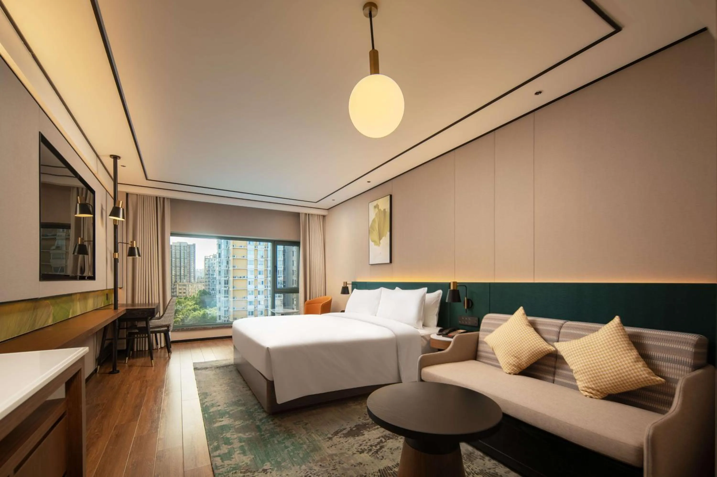 Living room, Bed in Hilton Garden Inn Beijing West Railway Station