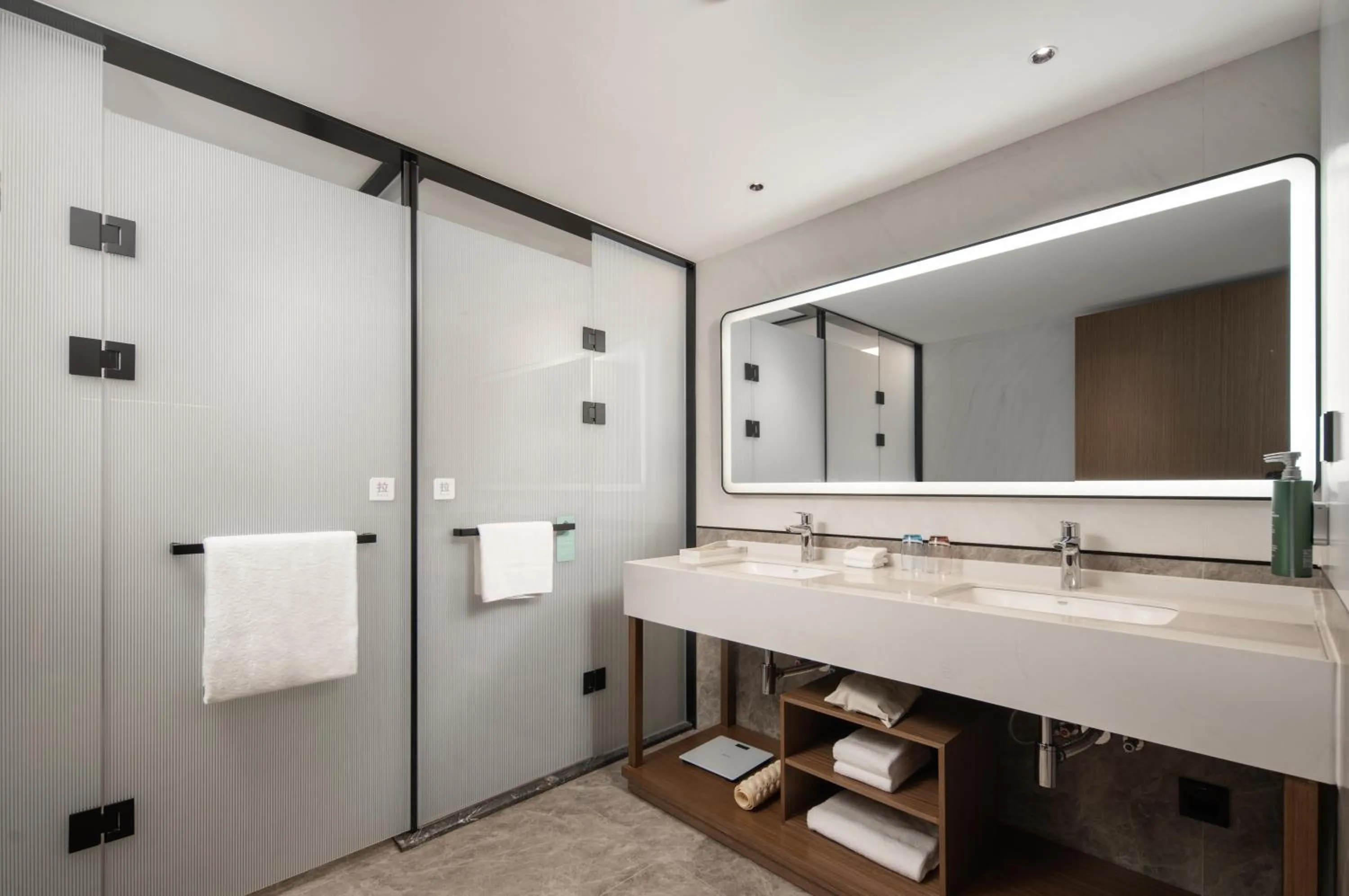 Bathroom in Hilton Garden Inn Beijing West Railway Station