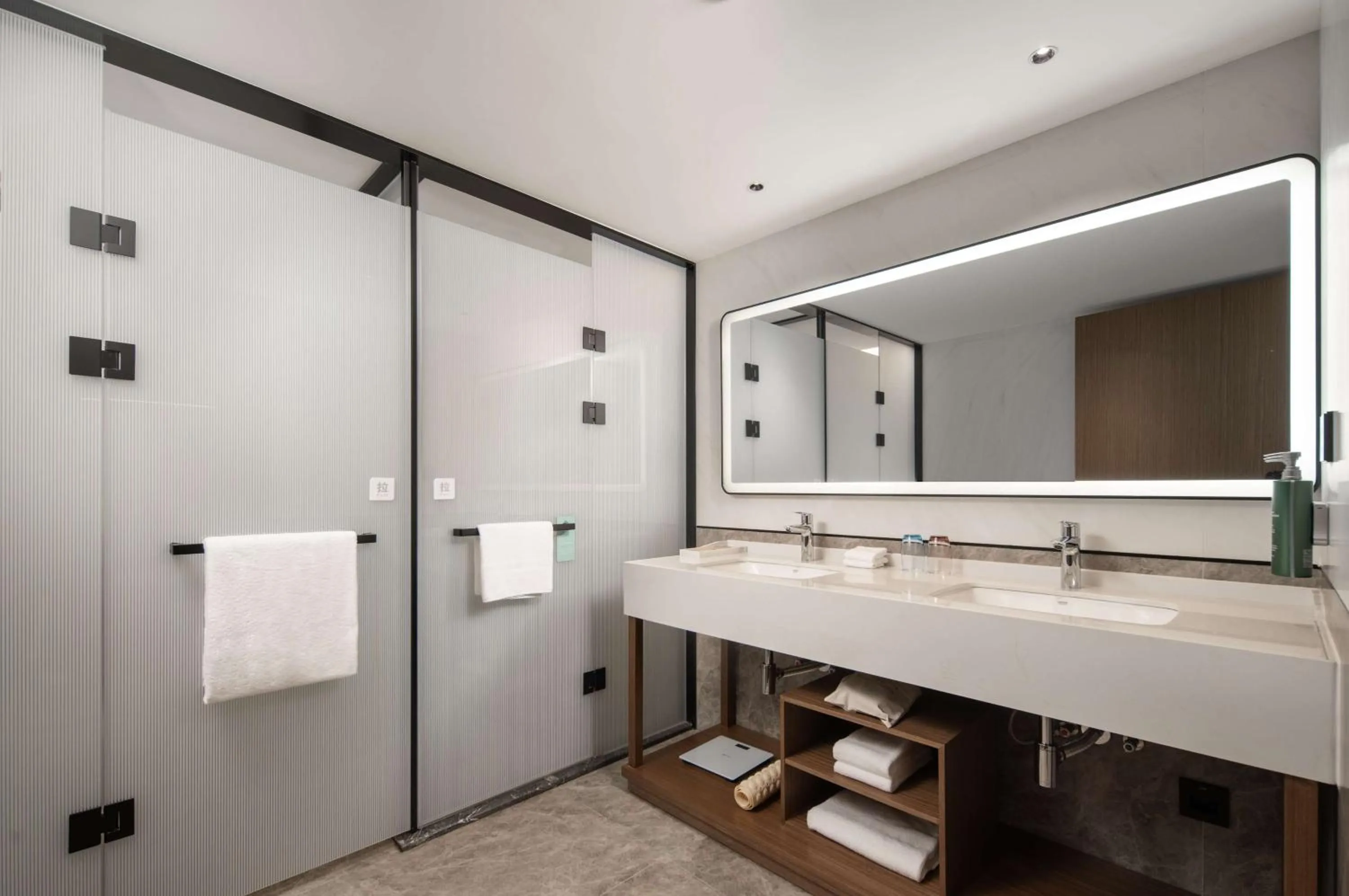 Bathroom in Hilton Garden Inn Beijing West Railway Station