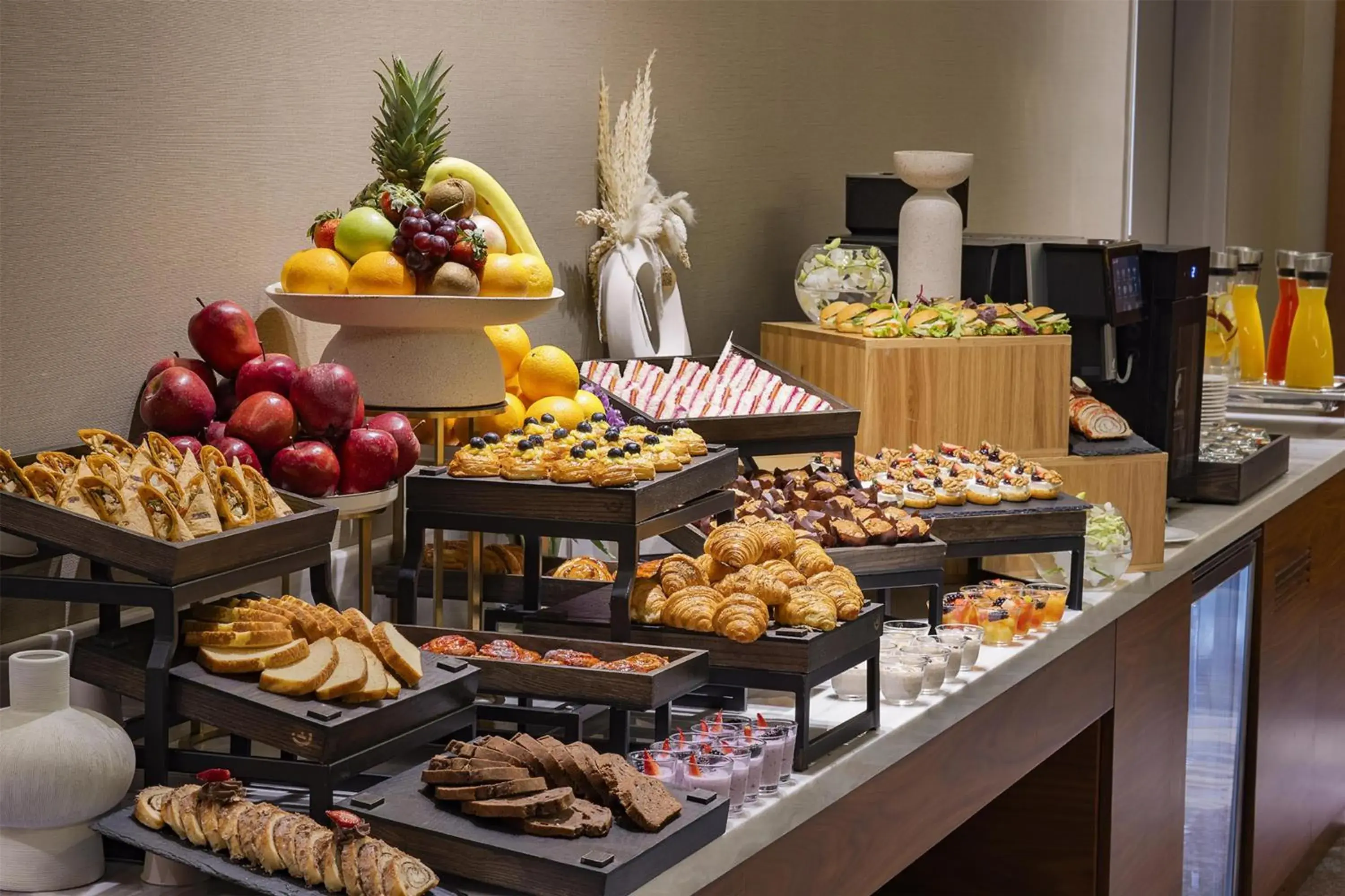 Restaurant/places to eat in Hilton Al Khobar King Fahd Causeway Restaurant/places to eat in Hilton Al Khobar King Fahd Causeway