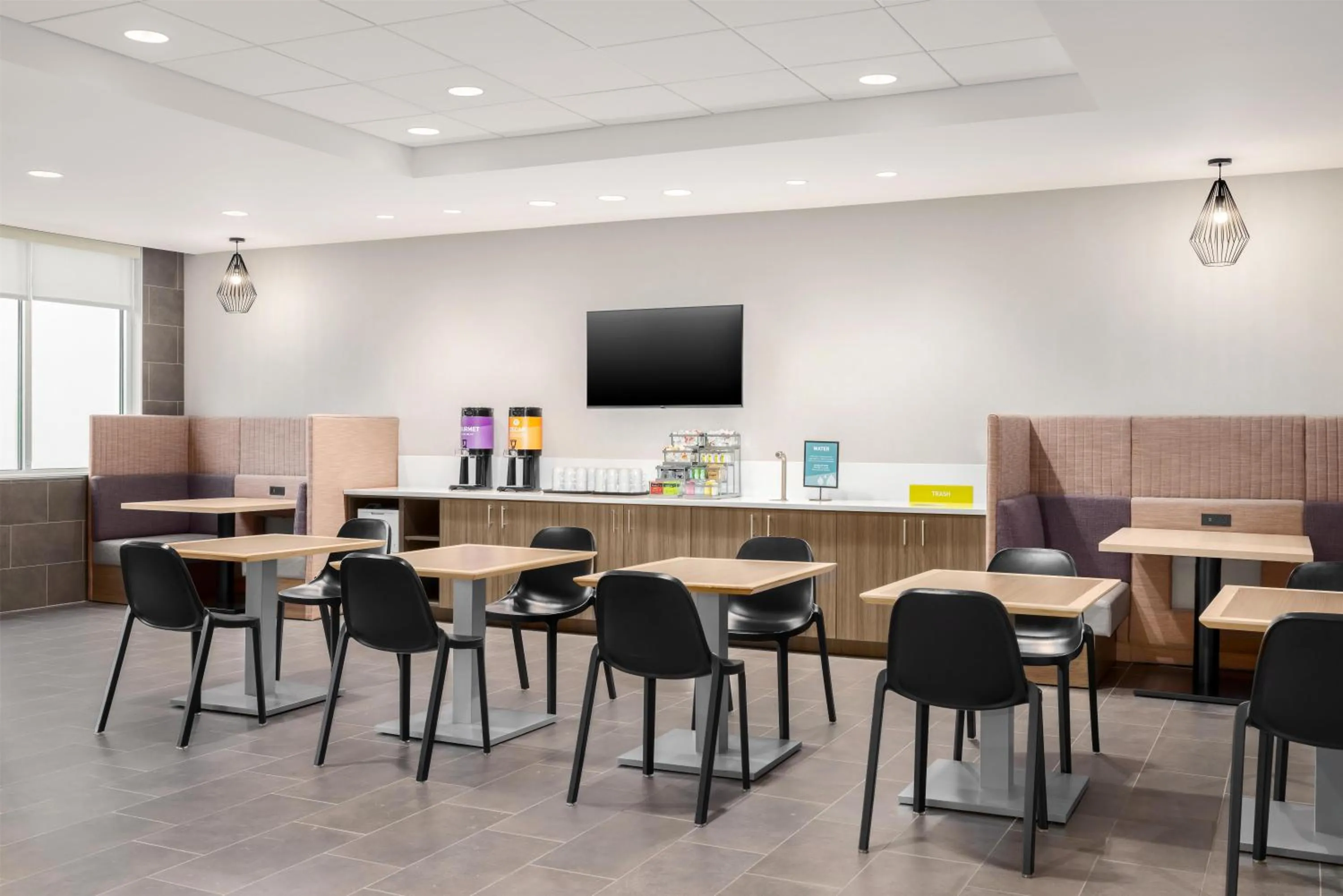 Breakfast in Home2 Suites By Hilton Virginia Beach Princess Anne