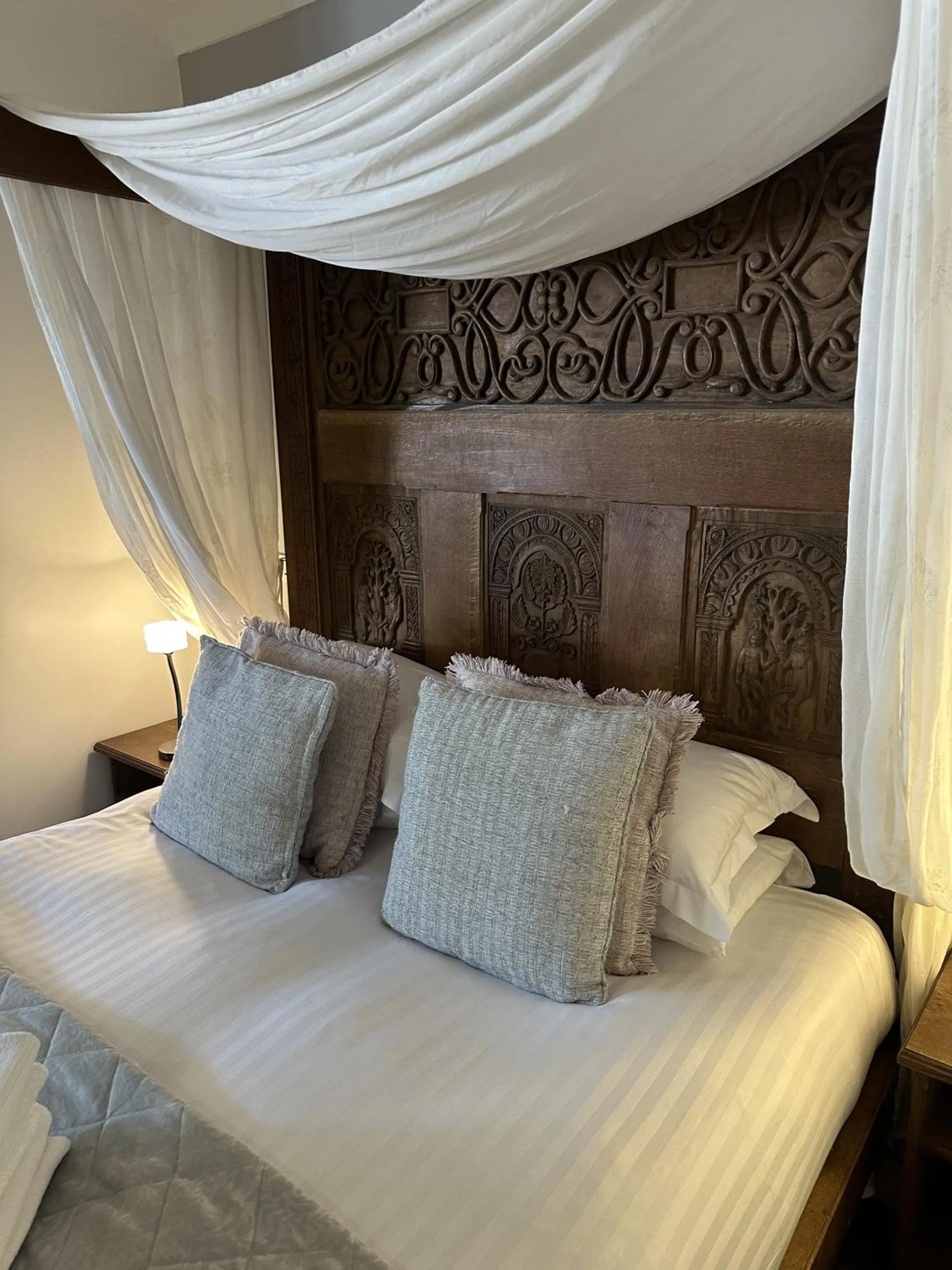 Bedroom, Bed in The Crooked Inn