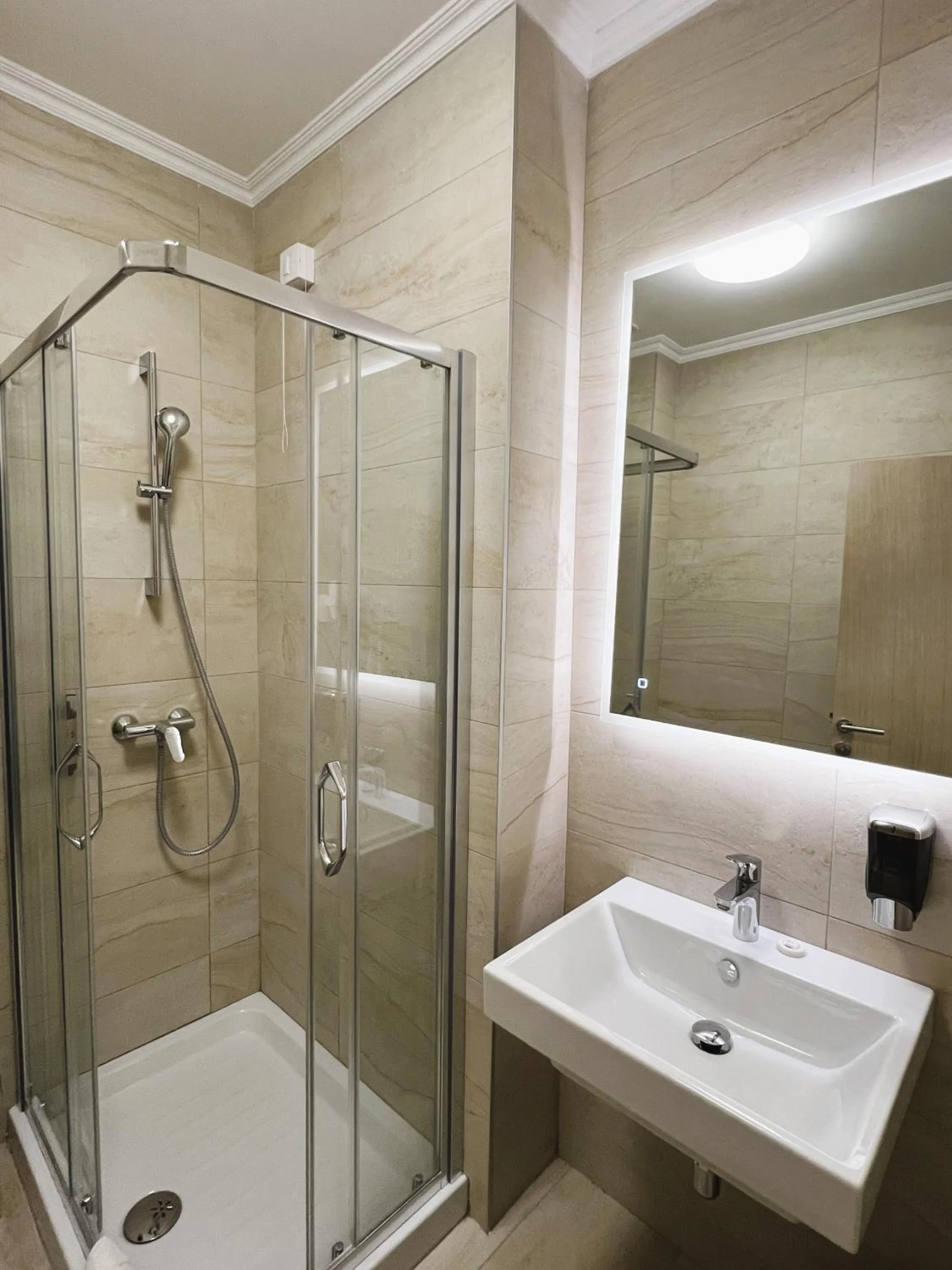 Shower in Nobel West Hotel