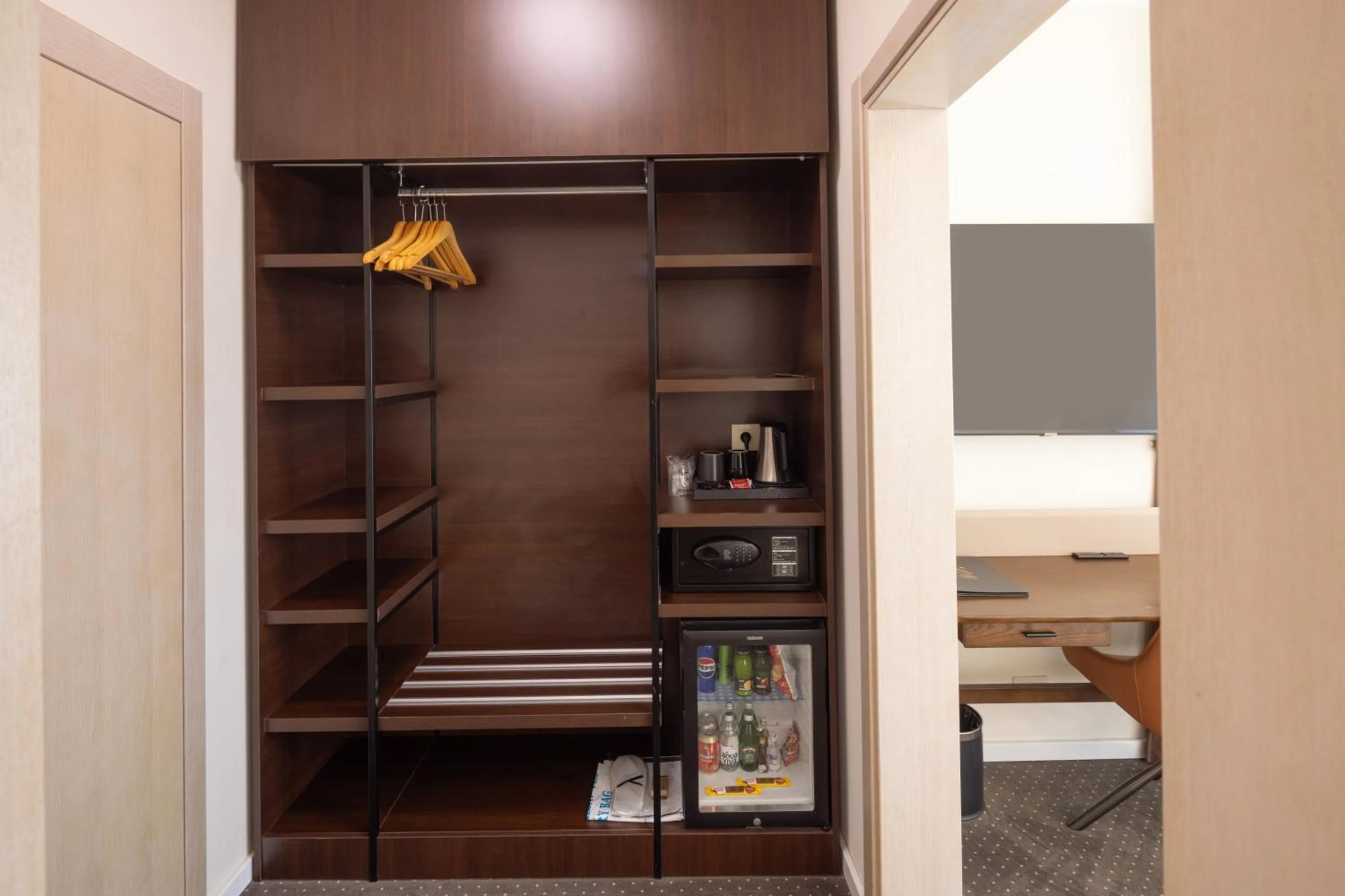 wardrobe in Nobel West Hotel