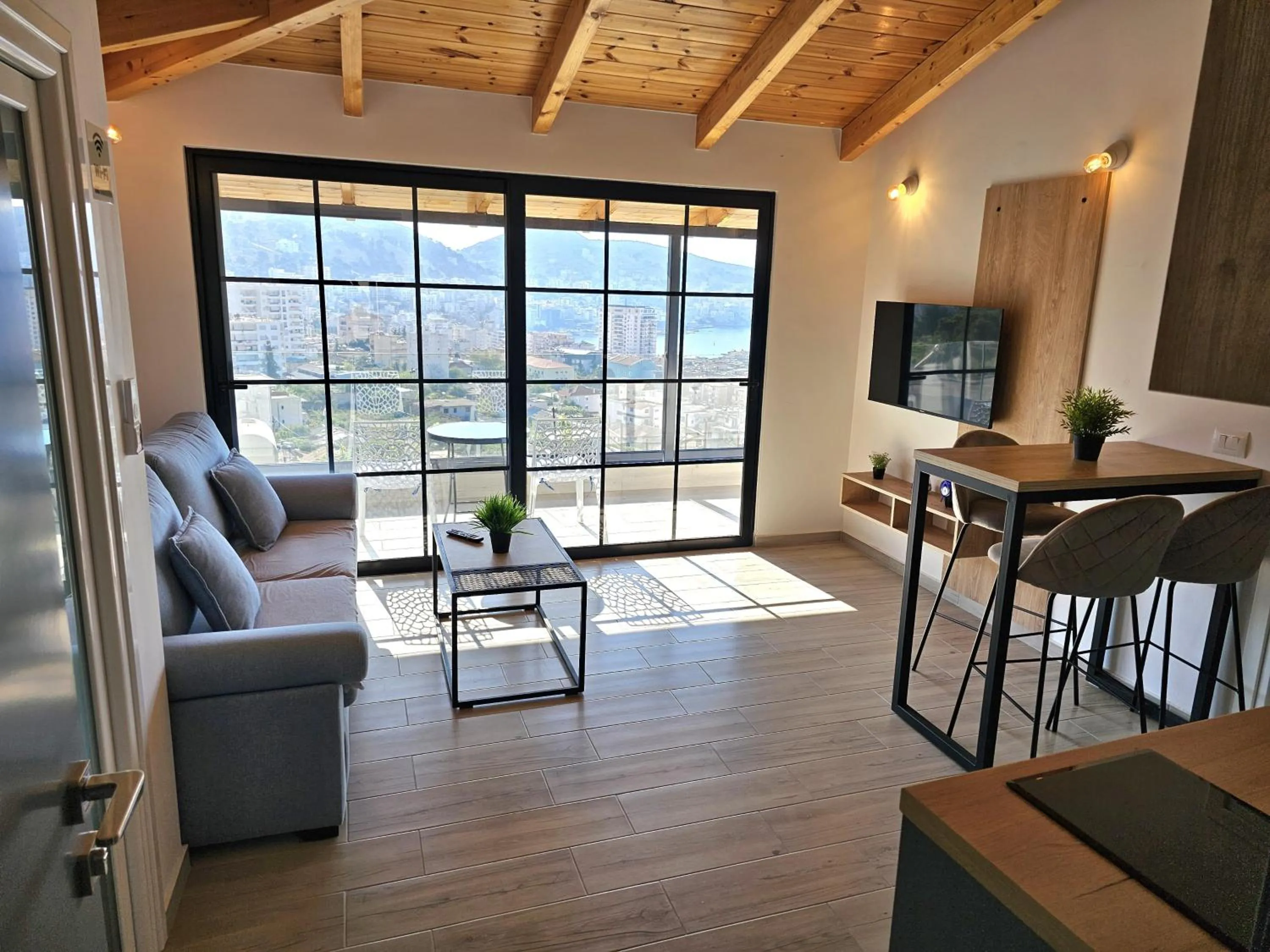 Communal lounge/ TV room in Villa Arta Apartments