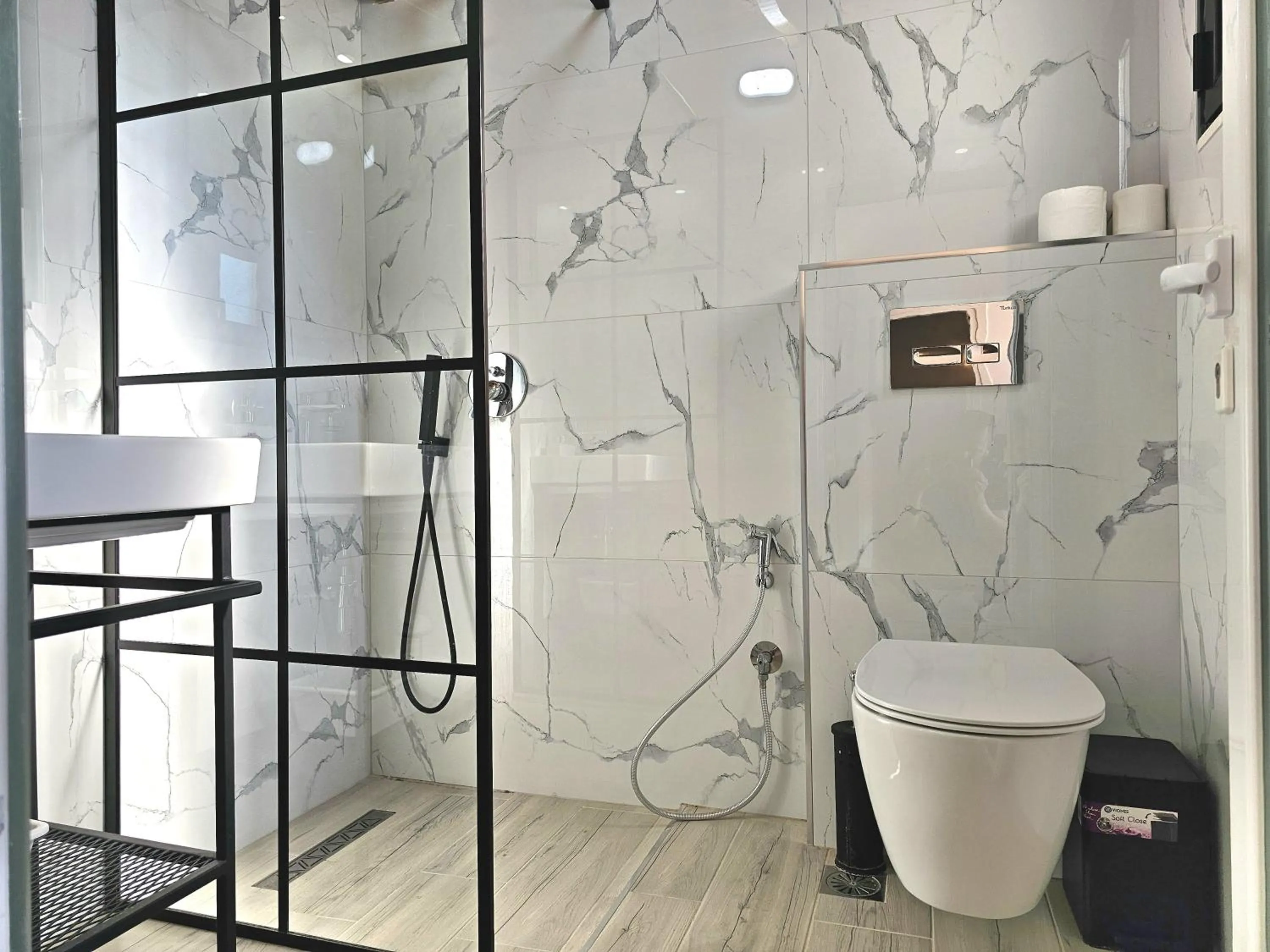 Shower in Villa Arta Apartments