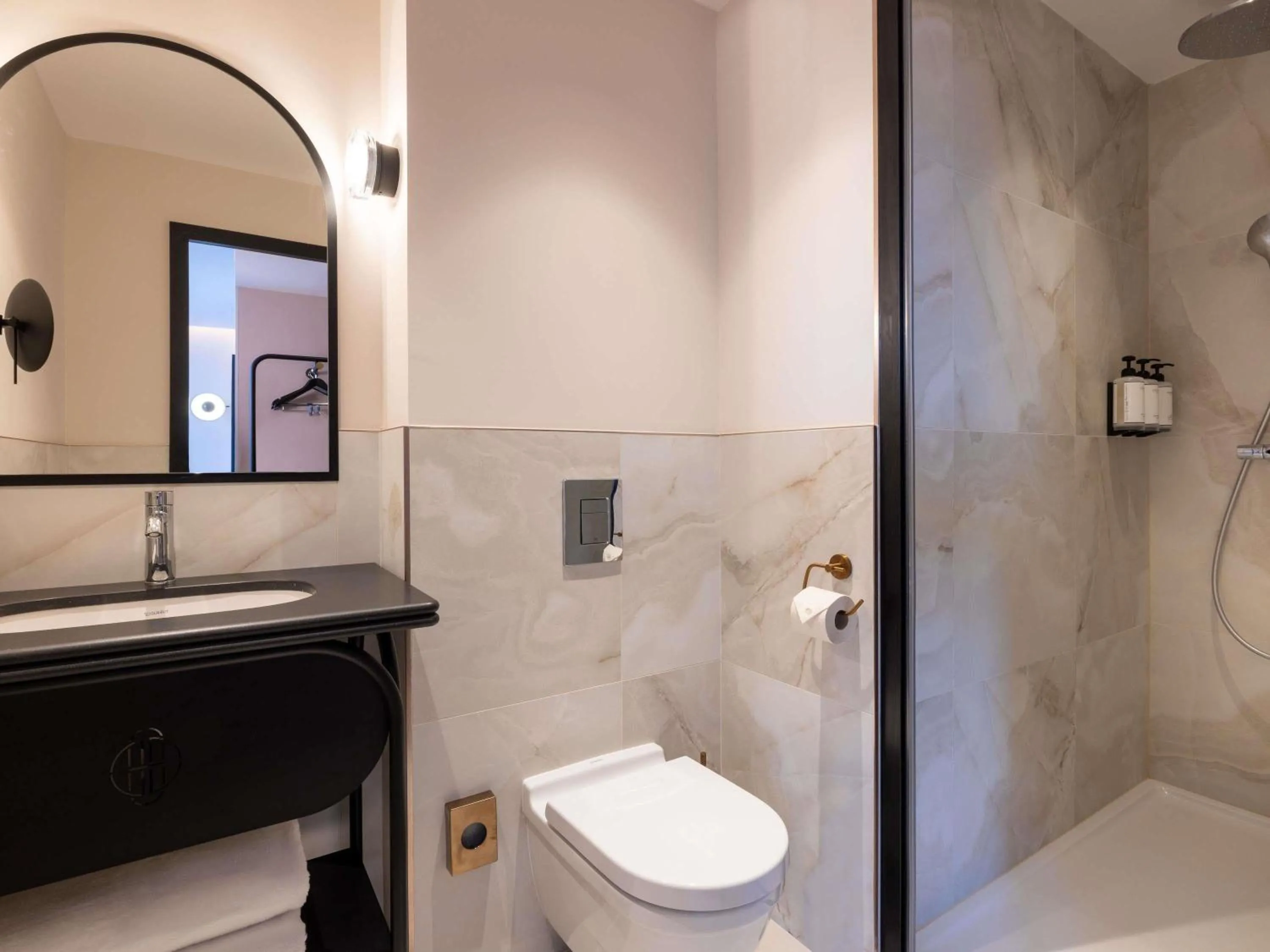 Bedroom in Hotel Maison Hamelin Paris - Handwritten Collection