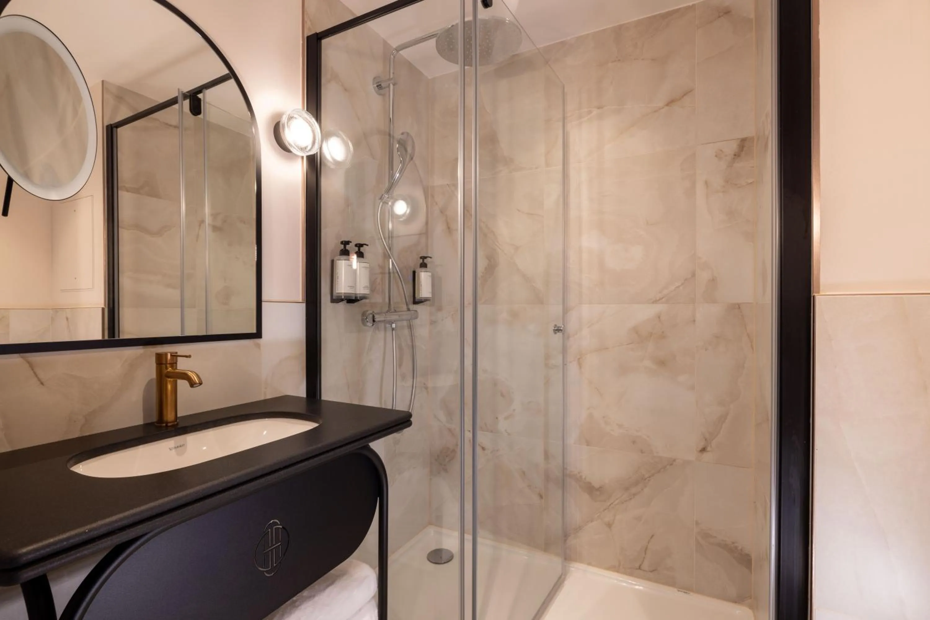 Bathroom in Hotel Maison Hamelin Paris - Handwritten Collection