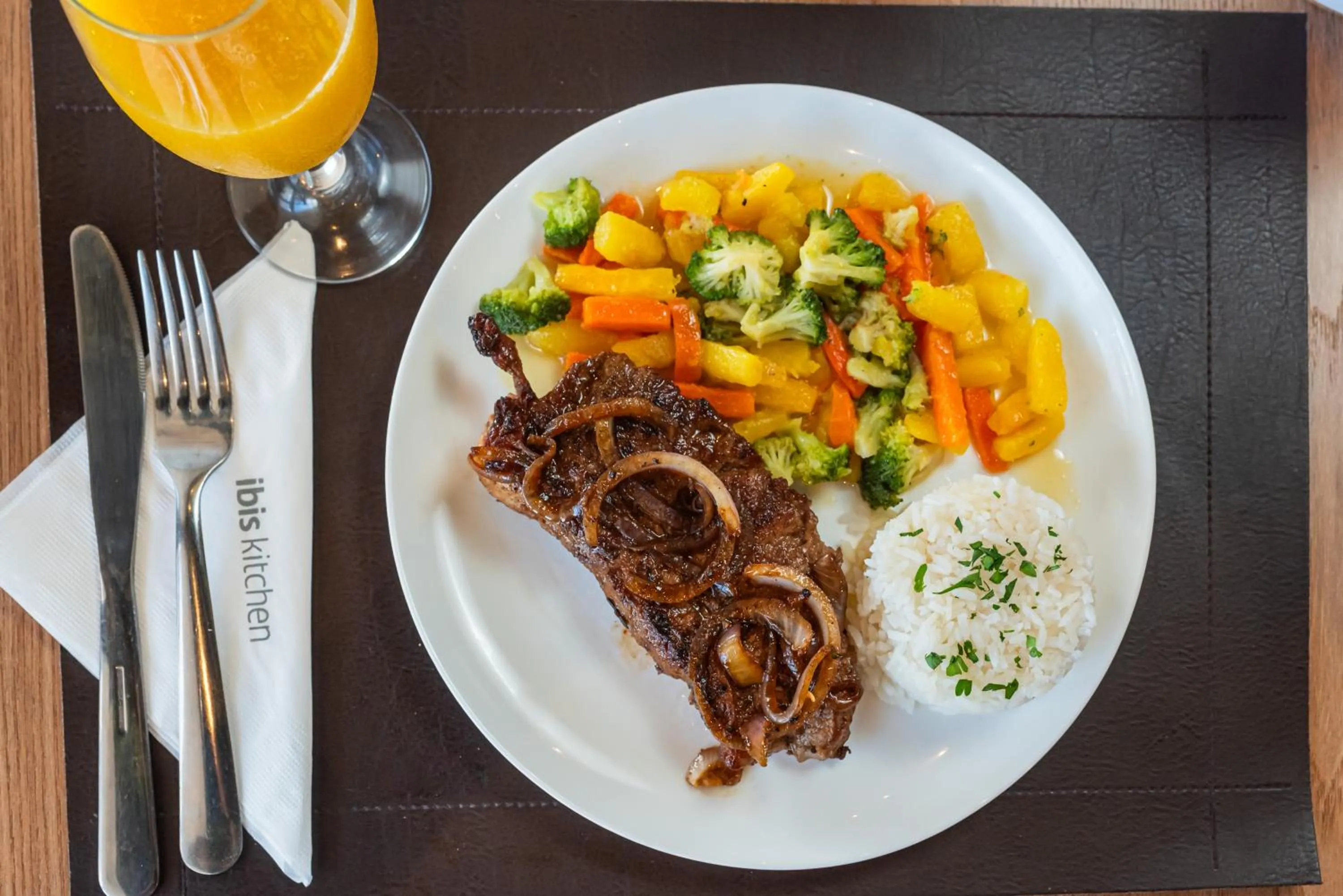 Food and drinks in ibis Lavras