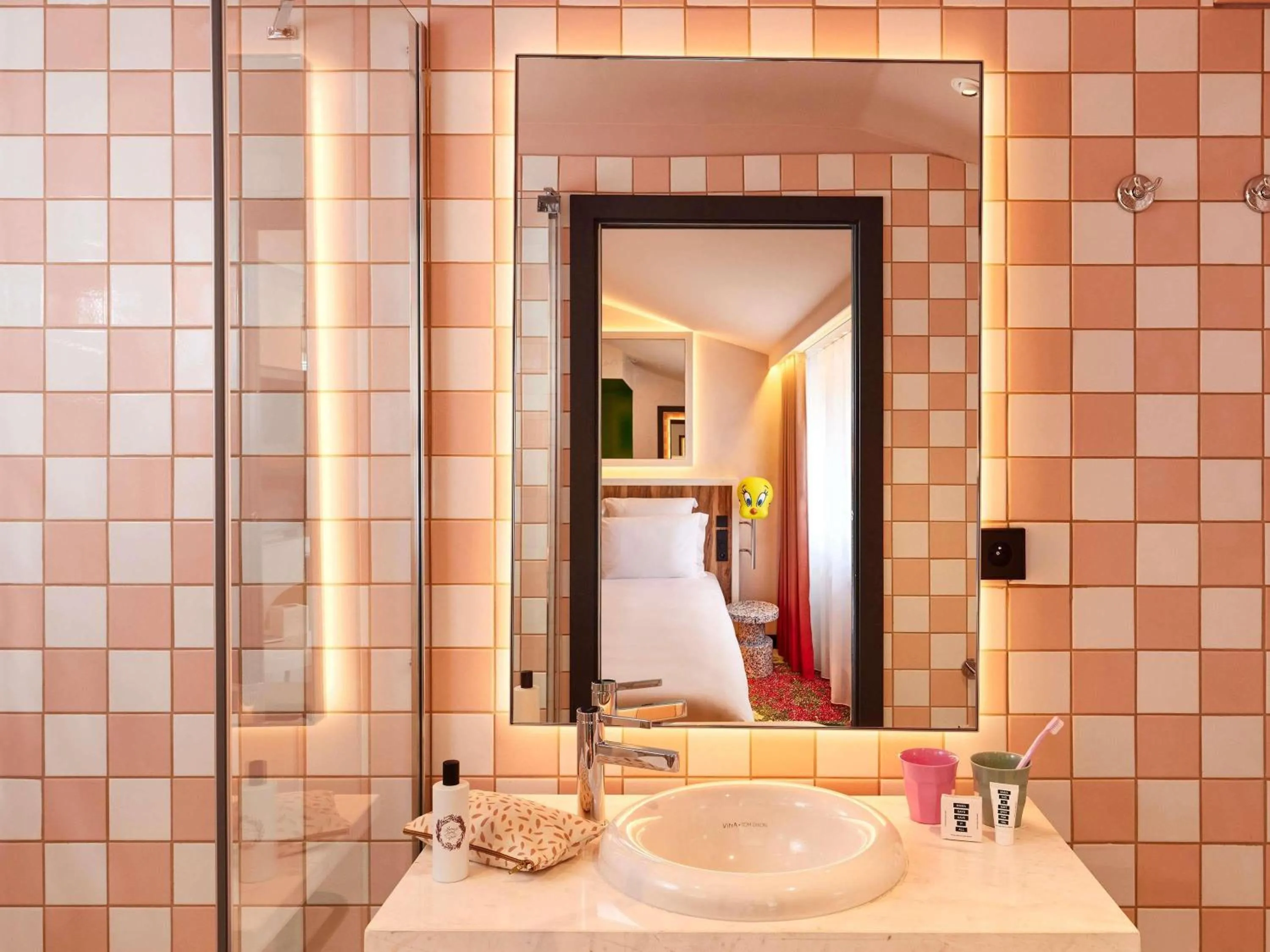 Bedroom in Mama Shelter Nice