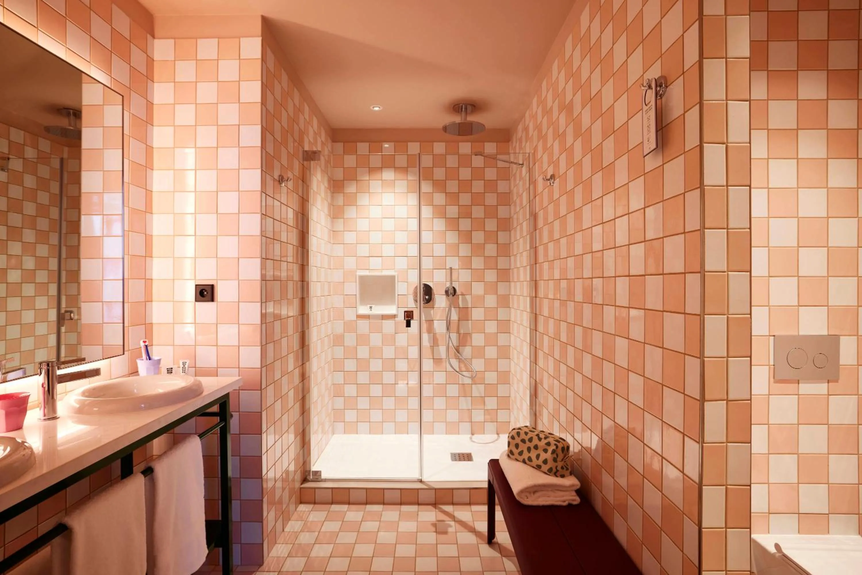 Bathroom in Mama Shelter Nice