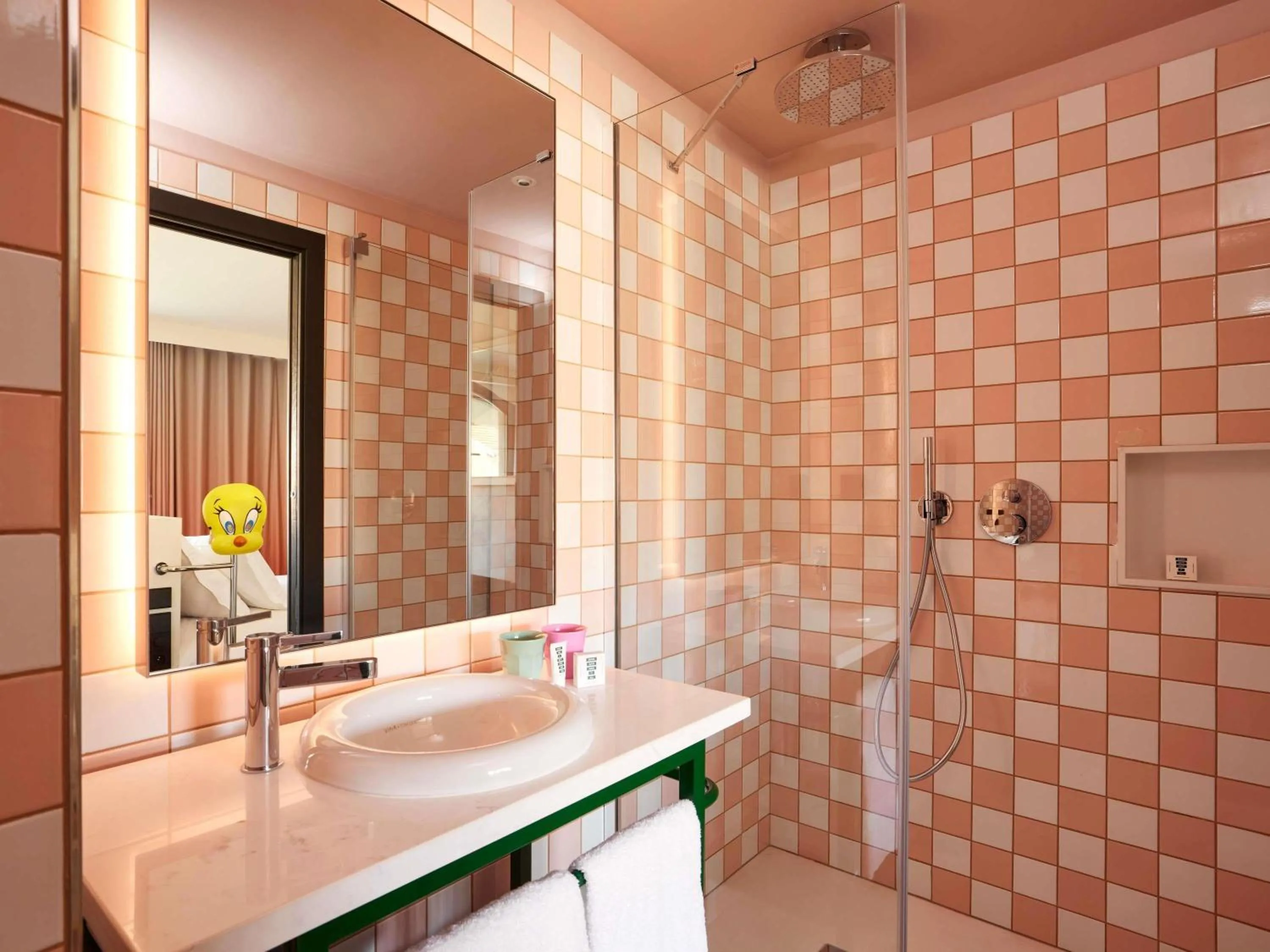 Bedroom in Mama Shelter Nice