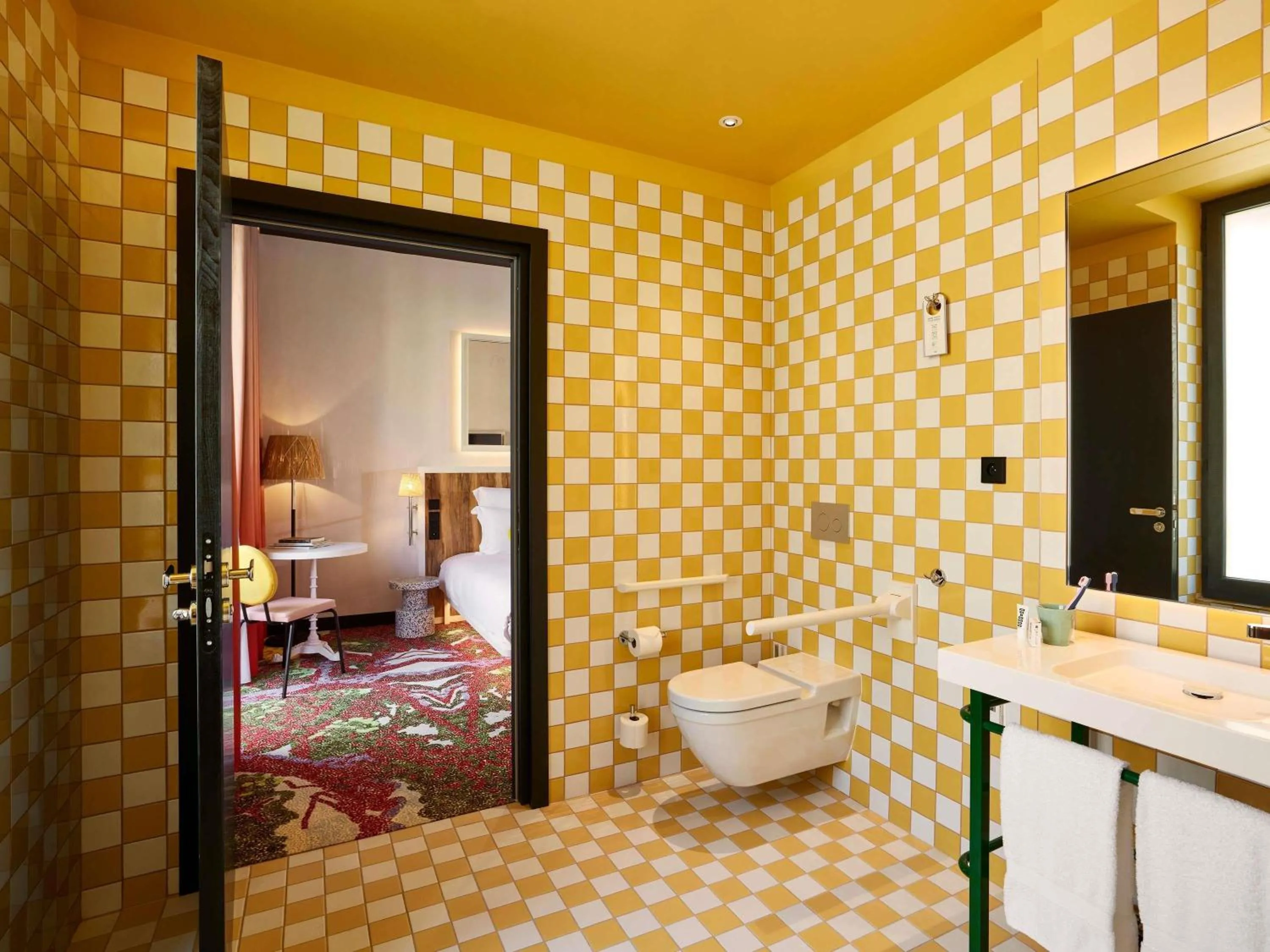 Bedroom in Mama Shelter Nice