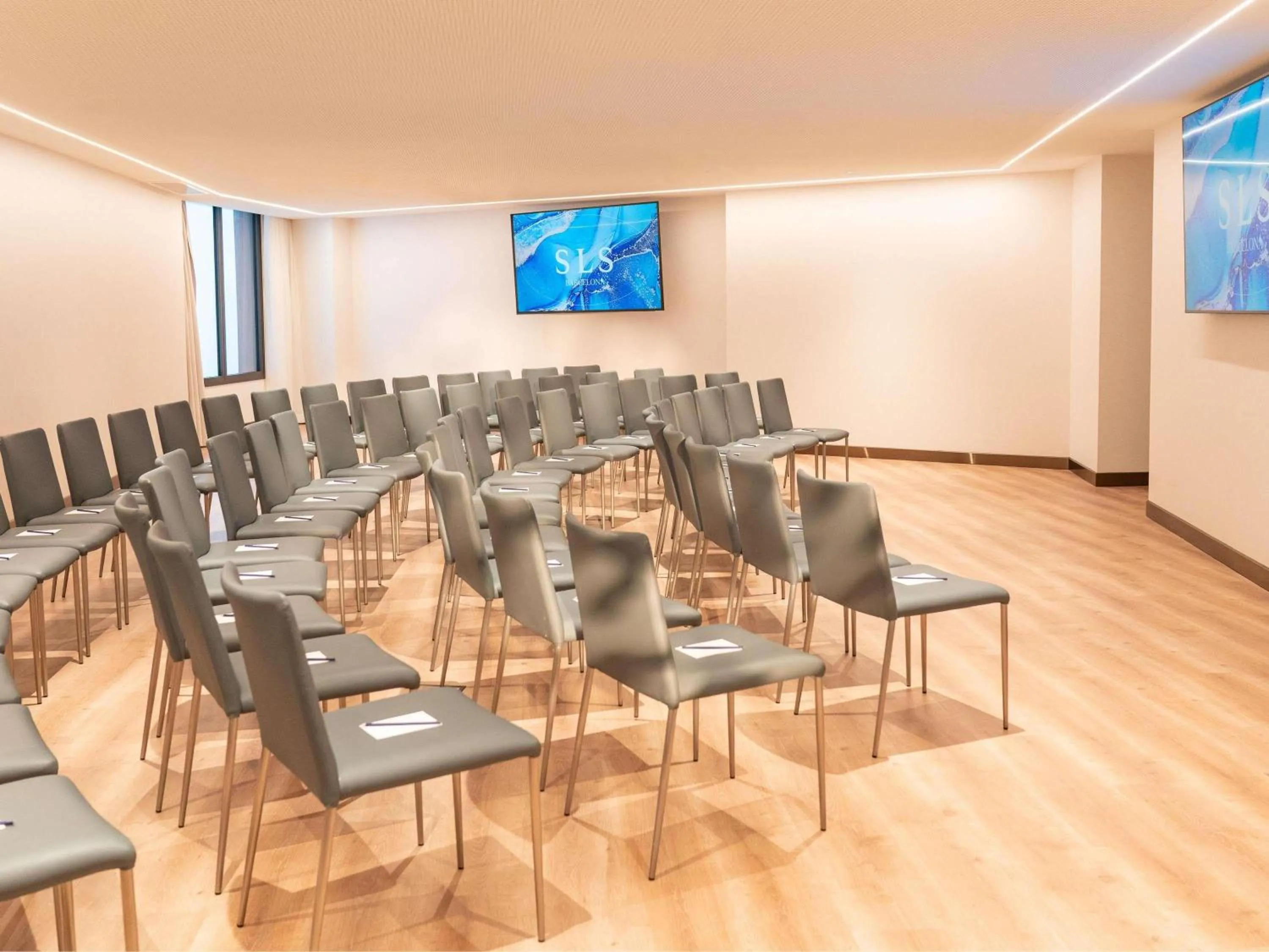Meeting/conference room in SLS Barcelona