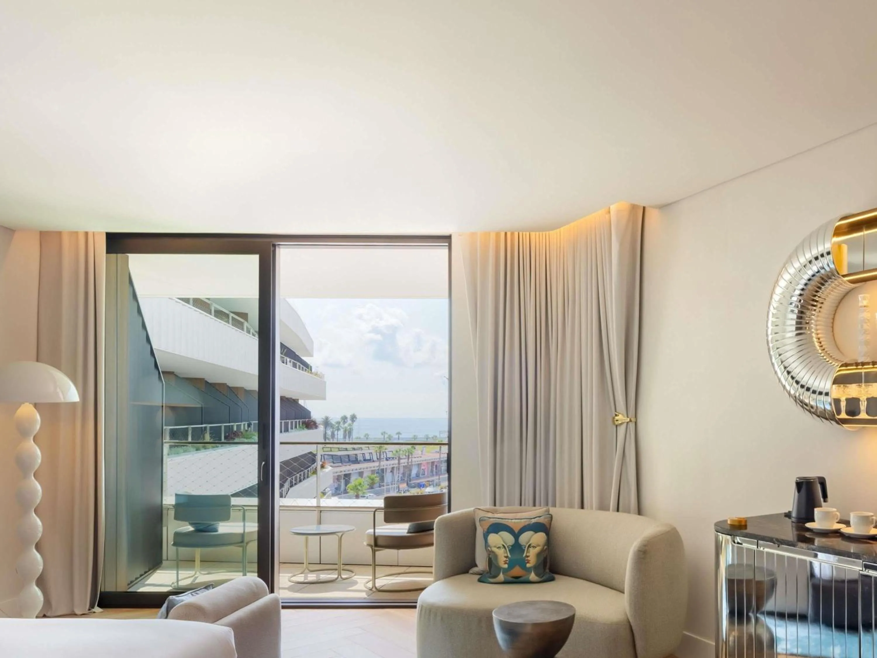 Bedroom, Bed in SLS Barcelona