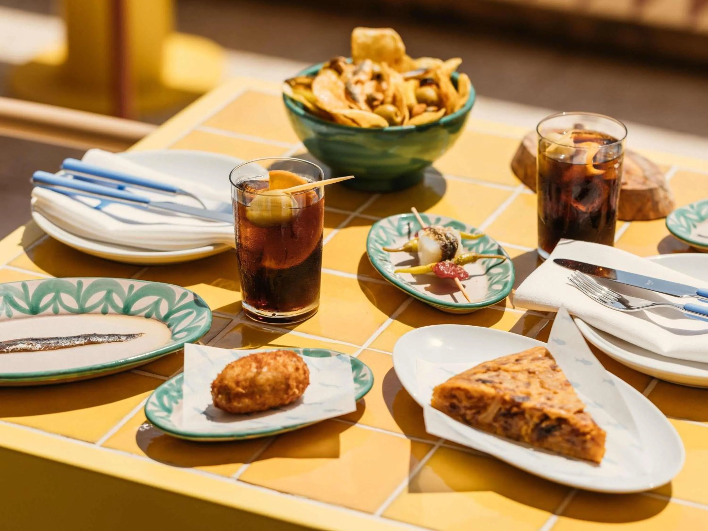 Restaurant/places to eat in SLS Barcelona